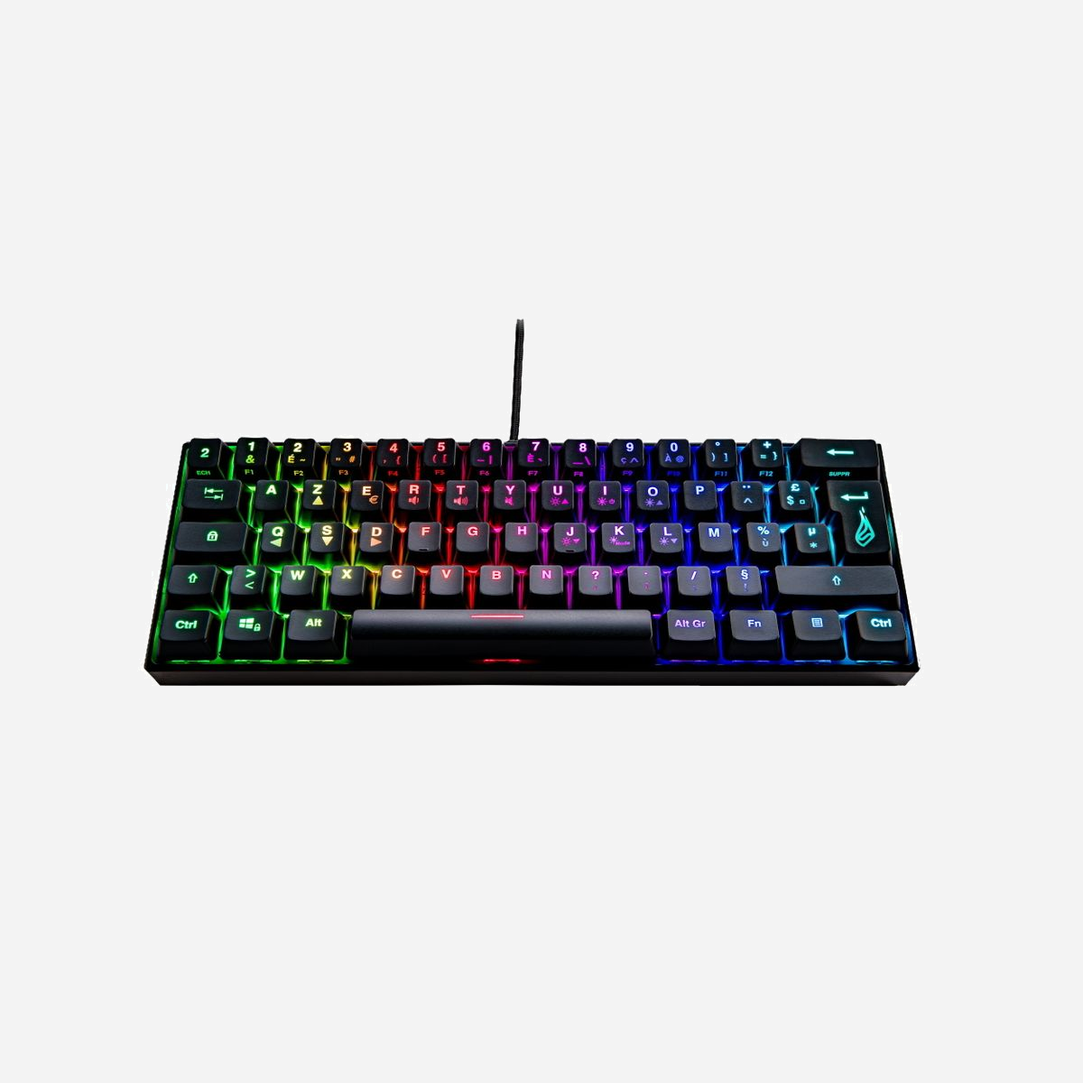 SureFire KingPin M1 Clavier Gaming Mécanique USB AZERTY Français Noir - Format 60%, Switches Rouges, Rétroéclairage RGB, Anti-Ghosting, Durée 50M frappes - <b>SUREFIRE KINGPIN M1 – CLAVIER COMPACT POUR PLUS D’ESPACE</b><br>Le clavier KingPin M1 est idéal pour les configurations simples où l’espace de bureau est précieux. Parfait pour participer à des événements, des parties ou des tournois LAN. Le clavier gaming mécanique SureFire est rapide comme l’éclair et compact grâce à son format 60%. <br><br><b>RAPIDE COMME L’ÉCLAIR </b><br>Les interrupteurs mécaniques rouges se caractérisent par une course linéaire combinée à une force de ressort minimale, ce qui permet d’appuyer sur les touches de manière très douce, ce qui est idéal pour les joueurs aguerris. Avec un temps de réponse ultrarapide de 1 ms et une durée de vie garantie de 50 millions de frappes, le clavier SureFire KingPin M1 ne vous laissera pas tomber.<br><br>Vous souhaitez personnaliser votre expérience de jeu ? Les touches du clavier sont amovibles, ce qui permet de personnaliser votre clavier et les commutateurs orientés nord offrent un excellent éclairage RGB !<br><br><b>FORMAT 60%</b><br>Le clavier KingPin M1 offre toutes les fonctionnalités d’un clavier gaming, avec une taille réduite à 60%. Les touches fonctionnelles, les touches directionnelles et le pavé numérique ont été supprimés, mais le clavier ne perd aucune fonctionnalité, car toutes ces touches sont toujours accessibles via des fonctions secondaires et des raccourcis. Idéal pour tous les joueurs qui préfèrent les configurations minimalistes et compactes, vous vous reconnaîtrez !<br><br><b>ALLUMEZ LA LUMIÈRE ! </b><br>L’incroyable éclairage RVB du clavier KingPin M1 de SureFire offre une multitude d’options de couleurs qui peuvent être programmées avec le logiciel fourni. Avec 6 modes d’éclairage actifs, y compris une option personnalisée, et des réglages de vitesse et d’intensité, les joueurs peuvent régler l’ambiance lumineuse pour qu’elle corresponde au scénario du jeu et donne vie à tout.