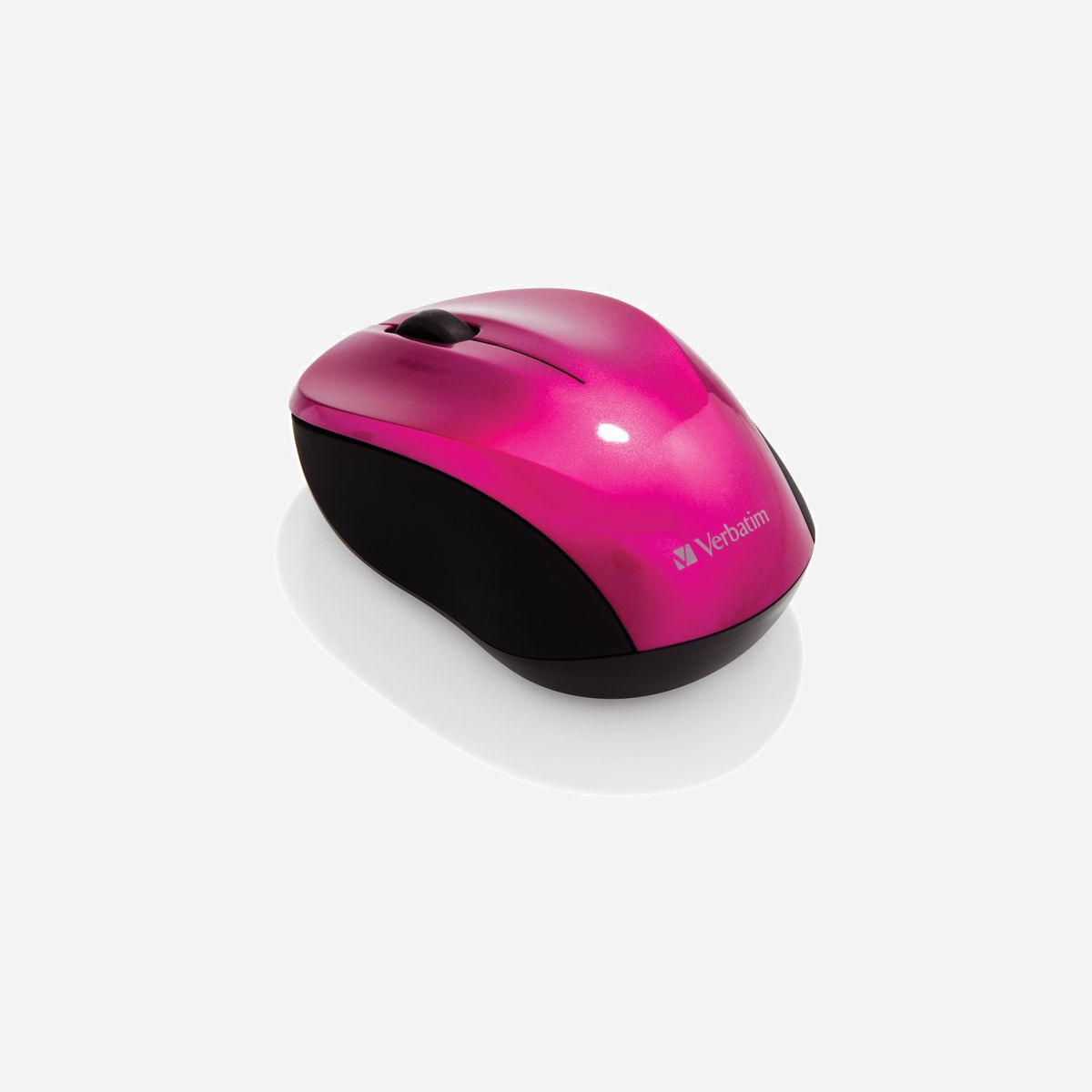 Verbatim Go Nano Souris Bureau RF sans fil Rose, 1600 DPI, Nano Récepteur USB-A, 3 Boutons, 2.4 GHz, Portée 10m, requiert 2 piles AAA - Harmonisez les couleurs de votre bureau ! Assortissez la couleur de votre souris GO NANO à celle de votre disque dur Verbatim !<br><br>La souris sans fil GO NANO de Verbatim est disponible en 4 coloris, permettant aux mordus de la déco d'assortir les couleurs de leur souris avec celles de leur ordinateur portable, ou simplement d'utiliser leur couleur préférée. <br><br>Pour utiliser la souris, branchez simplement son nano récepteur à un port USB et activez-la. Le nano récepteur est petit et reste en place une fois branché : votre souris est donc peu encombrante et parfaite pour une utilisation en déplacement ou au bureau.<br><br>Pour optimiser son autonomie, la souris GO NANO est équipée d'un mode veille. Après une brève période d'inactivité, la souris passe en mode veille. Il suffit d'appuyer sur l'un des boutons pour l'en faire sortir.<br><br>La souris GO NANO est dotée d'une résolution de 1 600 ppp permettant un déplacement et un contrôle de précision. De plus, sa surface lisse et texturée la rend agréable à utiliser.