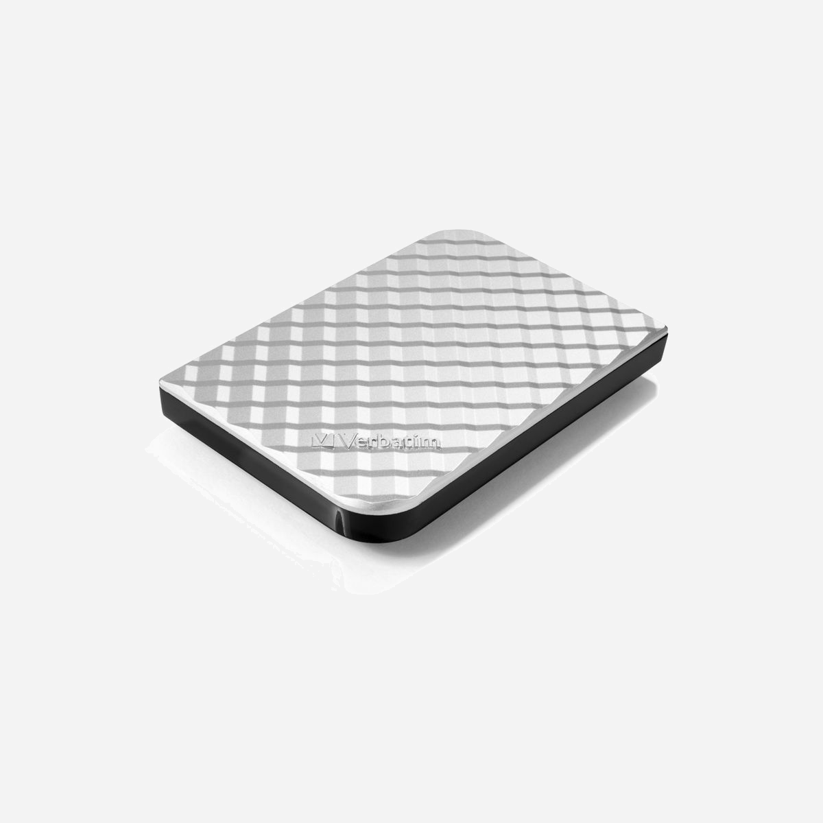 Verbatim Store 'n' Go 1To HDD portable USB 3.2 Gen 1 Argenté, 5400tr/min, 8Mo cache, compatible Windows/macOS, logiciel Nero BackItUp - - Transfert de données USB 3.0 haute vitesse<br>- Transférez facilement vos documents et données de la maison au bureau et vice-versa.<br>- Sauvegardez et stockez de manière sûre tous les fichiers de votre ordinateur portable ou de votre PC.<br>- USB plug'n'play (aucune autre alimentation requise)<br>- Son design élégant et sa finesse se marient parfaitement à votre bureau et facilitent son transport.<br>- Logiciel "Nero BackItUp Essentials" : sauvegardez vous-même le disque dur de votre PC/ordinateur portable sur votre disque dur portable.<br>- Guide de démarrage rapide disponible dans 27 langues<br><br>Le disque dur portable Verbatim Store n Go est une solution de stockage hautes performances qui utilise une interface USB 3.0 haute vitesse. La norme USB 3.0 permet d'atteindre des débits multipliés par 10 par rapport à l'USB 2.0 (sur la base de mesure de la vitesse de bus USB), vous offrant un taux de transfert de données ultra-rapide.<br><br>Ce disque, réellement portable, vous permet d'enregistrer et d'emporter tous vos fichiers numériques et les documents dont vous avez besoin au quotidien. Avec son design élégant, tout en finesse, il se marie parfaitement aux bureaux modernes et complète votre ordinateur portable.<br><br>Bien que le disque dur portable Store n Go soit alimenté par un bus USB 3.0 (1 interface USB 3.0), il est compatible avec les ports USB 2.0 de votre PC ou ordinateur portable. Il ne nécessite aucune alimentation externe ; il suffit de le brancher sur votre ordinateur.<br><br>Les disques durs avec une capacitè jusqu'à 2To sont formatés en FAT32 afin de fonctionner immédiatement sur Windows et Mac OSx. Les disques udrs de plus de 2To sont formatés en NTFS. Ils sont donc compatibles avec Windows mais doivent être reformatés en HFS+ afin d’être compatibles avec Mac OSx. Le formateur Verbatim VHD (présent sur le disque) permet le formatage en HFS+.<br><br>Le logiciel Nero BackItUp Essentials, fourni avec le disque dur, est la garantie d'une sécurité renforcée car il vous permet d’effectuer une sauvegarde du disque dur de votre ordinateur portable ou votre PC. BackItUp vous permet de sauvegarder tous vos fichiers, dossiers et disques quand vous le souhaitez, ou de programmer des sauvegardes automatiques à un moment précis.<br><br>Le logiciel Nero BackItUp Essentials est compatible avec Windows XP, Vista, 7, 8 et 10 (mais pas avec Mac OS).<br><br>Les disques durs portables Store 'n' Go de Verbatim comprennent également un logiciel d'économies d'énergie Green Button. Le logiciel Green Button interrompt la rotation du disque dur lorsqu'il n'est pas utilisé, ce qui améliore son efficacité et économise l'énergie.<br><br>Il existe trois paramètres de veille Définissez le déclenchement du mode d'interruption après 10 minutes ou par incréments de 10 minutes, jusqu'à 120 minutes. Interrompez immédiatement le disque en double-cliquant sur l'icône Green Button du bureau. Vous pouvez également choisir l'option "Ne jamais interrompre le disque"