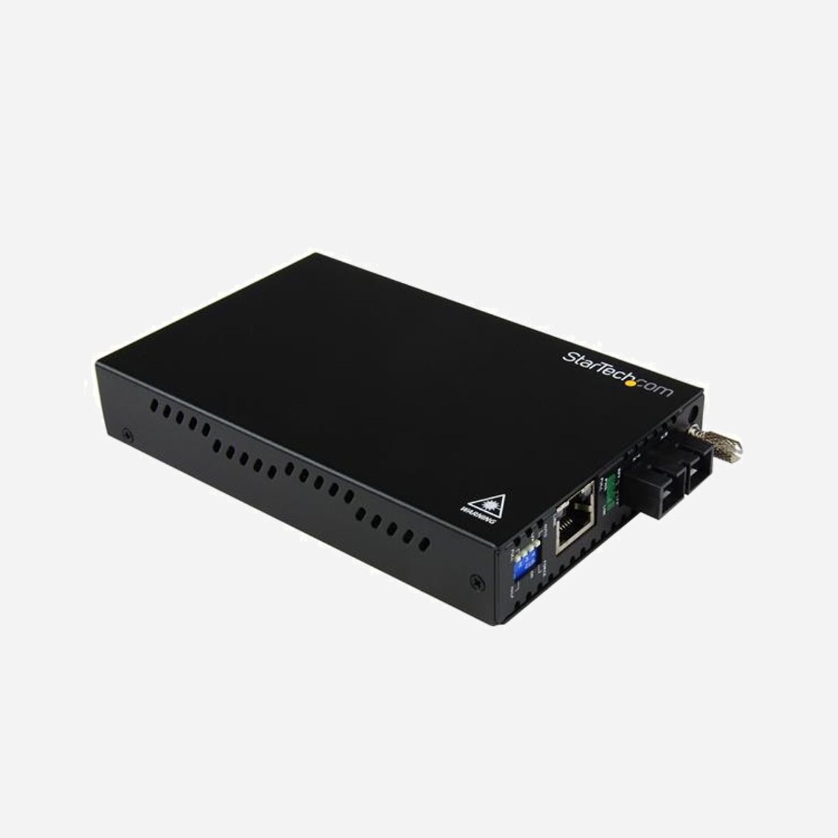 StarTech.com Convertisseur Gigabit Ethernet vers Fibre Multimode SC, 1000Base-SX, 550m, 2000Mb/s, 850nm, MDI/MDI-X Auto, Alimentation Externe - Convertissez et prolongez une connexion Gigabit Ethernet jusqu'à 550 m sur fibre optique SC monomode<br/><br/>Le convertisseur Gigabit Ethernet fibre optique multimode de 1000 Mb/s (SC, 550 m) ET91000SC2 vous permet de prolonger un réseau Gigabit Ethernet sur une fibre optique multimode sur une distance pouvant atteindre 550 m.<br/><br/>Solution économique pour la connexion d'un réseau Gigabit Ethernet (1000Base-T) à des segments de réseau distants sur un réseau de base en fibre optique (1000Base-SX), le convertisseur Gigabit Ethernet vers fibre optique multimode prend en charge des vitesses Gigabit pour une performance et une évolutivité de réseau optimales. Conçu pour offrir une solution Ethernet vers fibre optique durable et pratique, ce convertisseur Ethernet vers fibre optique SC se compose d'un châssis tout en acier et permet une installation plug-and-play simple avec une configuration minimale requise.<br/><br/>The StarTech.com Advantage<br/>