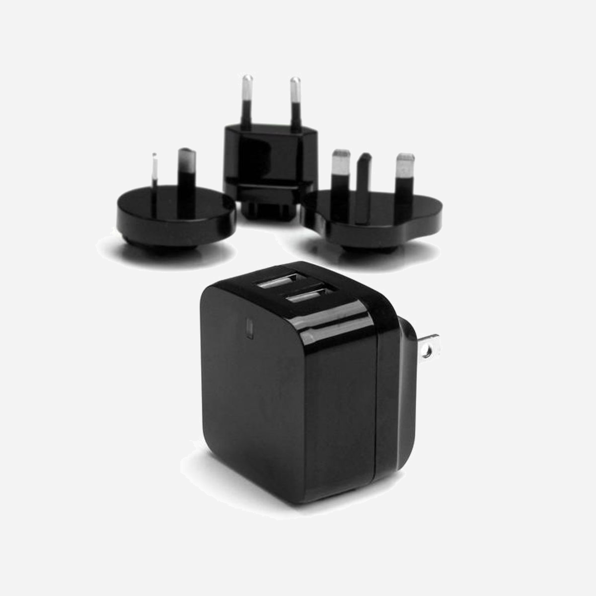 StarTech.com Chargeur Mural USB 2 Ports 17W (3.4A) International - Ports 1A/2.4A - Fiches AU/EU/NA/UK - 100-240V - Certifié CE/UL/GS/PSE/RCM - Chargez votre tablette et votre téléphone en même temps<br/><br/>Vous prévoyez partir en voyage d’affaires ou en vacances à l’étranger ? Désormais, vous pouvez charger vos appareils mobiles pendant votre séjour sans vous demander si l'adaptateur utilisé à la maison fonctionnera ailleurs. Ce chargeur de voyage polyvalent avec prises d'alimentation interchangeables vous permet de brancher et de charger vos appareils pratiquement partout au monde.<br/><br/>En outre, vous pourrez en charger deux à la fois. Ce chargeur mural USB à deux ports vous permet de charger deux appareils en même temps. Vous n'aurez plus à attendre qu'un appareil soit complètement chargé avant de charger l'autre !<br/><br/>Voyages à l’étranger – Adaptateur d’alimentation universel<br/><br/>Le chargeur mural inclut un adaptateur d’alimentation universel, qui vous permet de brancher vos appareils à n’importe quelle prise électrique pratiquement partout dans le monde. Ainsi, où que vous soyiez, vous avez la garantie que vos appareils mobiles seront chargés et prêts à l’emploi.<br/><br/>Charge simultanée – Deux ports de charge USB<br/><br/>Avec un port de 1 A pour charger votre smartphone ou votre iPhone et un port de 2,4 A pour charger votre iPad ou une autre tablette, vous disposerez toujours de la charge nécessaire pour tous vos appareils mobiles. Que vous chargiez deux téléphones en même temps ou un téléphone et une tablette, vous pouvez être assuré que tous vos appareils mobiles seront prêts lorsque vous en aurez besoin.<br/><br/>Compact et léger – Conception portable<br/><br/>Le chargeur mural USB portable comporte une prise nord-américaine escamotable, qui peut être rangée dans le sac de votre ordinateur portable, votre sac à main, votre sac à dos ou tout autre étui de transport, ce qui en fait un accessoire idéal à emporter lors de vos voyages. De plus, vous pouvez facilement insérer la prise internationale correspondant à votre destination, et vous voilà prêt à partir.<br/><br/>Une fois que vous avez atterri, vous pouvez changer de prise pour pouvoir charger vos appareils à l’aéroport, dans votre chambre d’hôtel ou à tout endroit disposant d’une prise murale.<br/><br/>Remarque : Certains appareils mobiles, par exemple, de Samsung et de BlackBerry, utilisent des connexions d'alimentation non compatibles avec les chargeurs disponibles sur le marché. Consultez la documentation du fabricant pour connaître leur compatibilité avec le modèle USB2PACBK.<br/><br/>The StarTech.com Advantage<br/>