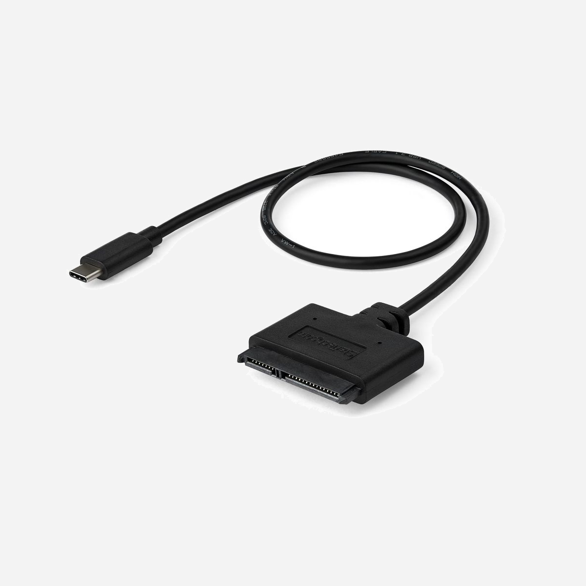 StarTech.com Adaptateur USB-C vers SATA III 2.5" USB 3.1 Gen 2 (10 Gbps) avec UASP - Chipset ASMedia ASM1351 - Longueur 0.5m - Accédez en un clin d'œil à vos données en branchant un SSD/HDD SATA de 2,5 pouces au port USB-C de votre ordinateur portable<br/><br/>Profitez du port USB-C™ du tout dernier modèle de MacBook, Chromebook Pixel™ ou autre ordinateur portable pour créer un accès rapide à votre disque externe. Cet adaptateur de style câble permet d'utiliser le port USB Type-C™ pour brancher directement votre ordinateur portable à un SSD ou à un disque dur de 2,5 po afin d'y accéder rapidement par USB 3.1 Gen 2 (10 Gb/s). Voici un moyen rapide et facile de brancher vos disques SATA sans accessoires supplémentaires.<br/><br/>Ultraportable, sans aucune source d'alimentation externe<br/><br/>Où que vous soyez, vous pourrez accéder rapidement à vos précieuses données grâce à cet adaptateur de style câble. Et puisqu'il est alimenté par USB, aucun adaptateur externe n'est nécessaire. Son design compact et léger permet de le ranger facilement dans l'étui de transport ou le sac de votre ordinateur portable.<br/><br/>Accès pratique aux disques<br/><br/>Le câble adaptateur accélère le passage entre les disques durs ou les SSD sans qu'il soit nécessaire de les installer dans un boîtier. Vous pourrez rapidement copier ou récupérer des données d'un SSD/HDD de 2,5 pouces. Il vous permet d'accéder facilement à votre disque dur afin de migrer et de sauvegarder des données, et de cloner les disques à la vitesse de l'USB 3.1 Gen 2.<br/><br/>Branchez-vous facilement par USB-C<br/><br/>Convivial, le connecteur USB Type-C intégré est petit et réversible, ce qui facilite son insertion. La prise se branche de n'importe quel côté. Moins de risques d'abîmer vos ports et moins d'énervement en vue !<br/><br/>Profitez de la rapidité de l'USB 3.1 Gen 2<br/><br/>Avec ses vitesses de transfert pouvant atteindre 10 Gb/s, soit deux fois la vitesse de l'USB 3.0 (USB 3.1 Gen 1), l'USB 3.1 Gen 2 est synonyme d'augmentation de la bande passante et de la vitesse. Il vous permet de profiter des qualités exceptionnelles des tout derniers modèles de SSD et de disque dur, tout en réduisant le ralentissement du transfert de données.<br/><br/>Remarque : ce produit n'est pas compatible avec les disques durs de 3,5 pouces . Pour la prise en charge des lecteurs 3,5 pouces, veuillez consulter notre [%product text="USB-C to SATA Cable with Supplemental Power (USB31CSAT3CB).<br/><br/>The StarTech.com Advantage<br/>
