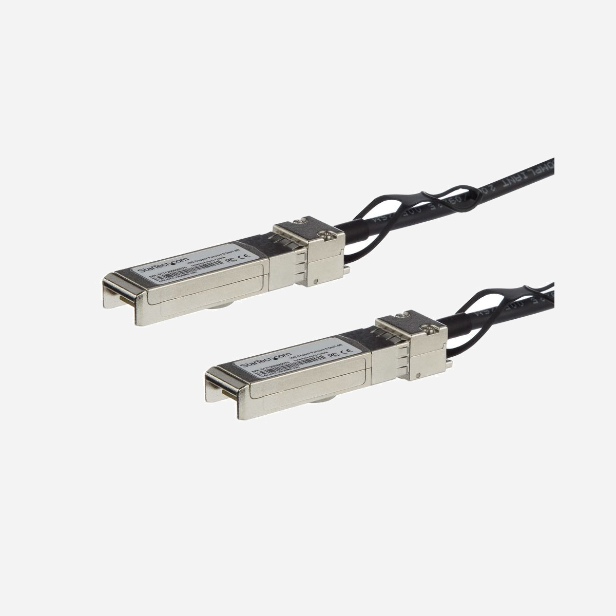StarTech.com Câble SFP+ DAC 1.5m, Compatible Cisco SFP-H10GB-CU1-5, 10 Gbps, Twinax cuivre passif, SFP+ mâle vers SFP+ mâle, RoHS, CE, FCC - Câble SFP+ en cuivre | 10 Gbps | DAC (câble à connexion directe) passif | Garantie à vie<br/><br/>Le modèle SFPH10GBCU15 est un câble SFP+ en cuivre à fixation directe compatible avec Cisco SFP-H10GB-CU1-5M, qui a été conçu, programmé et testé pour fonctionner avec les commutateurs et routeurs de la marque Cisco®, ainsi que pour respecter les normes MSA.<br/><br/>Ce câble en cuivre Twinax passif prend en charge les applications 10 Gigabit Ethernet connectées au moyen de ports SFP+ (Mini-GBIC). Ce câble SFP+ en cuivre est échangeable à chaud, ce qui facilite les mises à niveau et les remplacements en minimisant les interruptions sur le réseau.<br/><br/>Conçu pour garantir un débit élevé, ce câble SFP+ faible latence peu énergivore représente une alternative économique aux faisceaux de câbles à fibre-optique. Il est destiné aux applications de courte distance comme les connexions point-à-point de serveur et de commutateur réseau en rack.<br/><br/>Câbles SFP StarTech.com<br/><br/>StarTech.com propose une grande variété de câbles SFP à connexion directe et de modules SFP, qui vous offrent l'ergonomie et la fiabilité dont vous avez besoin pour assurer des performances réseau fiables.<br/><br/>The StarTech.com Advantage<br/>