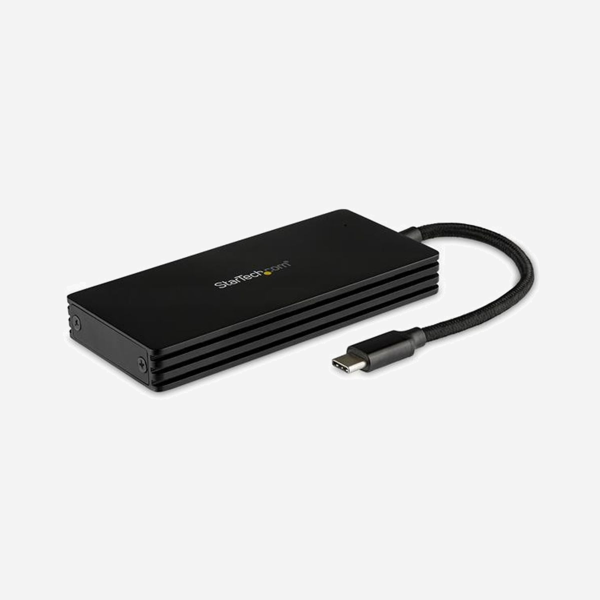 StarTech.com Boîtier Externe USB-C 3.2 Gen 2 pour SSD M.2 SATA (2242/2260/2280) - JMS580 - Aluminium - Câble Intégré - Compatible Windows/macOS/Linux - Adaptateur portable M.2 SATA vers USB | Câble USB-C intégré<br/><br/>Ajoutez une solution de stockage de données externe hautes performances à votre ordinateur portable USB-C, votre tablette ou votre ordinateur de bureau, grâce à ce boîtier SSD M.2 SATA. Il vous permet d'utiliser votre disque M.2 SATA comme solution de stockage externe ultra-rapide via une connexion USB 3.1 Gen 2. Idéal pour votre MacBook, Dell XPS, Chromebook Pixel ou tout autre périphérique USB Type-C.<br/><br/>Ultra-portable<br/><br/>L'adaptateur compact M.2 SATA vers USB est facile à transporter et vous permet d'accéder à vos données en haut débit, où que vous soyez. Grâce au câble USB-C intégré (15,2 cm), vous êtes toujours prêt à le brancher, sans avoir à penser à emporter un câble avec vous.<br/><br/>Conception en aluminium robuste<br/><br/>Le boîtier en plastique et aluminium robuste protège votre disque SSD M.2 SATA et dispose d'une ventilation intégrée qui améliore la dissipation de la chaleur afin de maintenir votre disque à une température de fonctionnement adaptée.<br/><br/>Utilisez votre disque M.2 SATA comme solution de stockage externe<br/><br/>Utilisez facilement votre disque M.2 SATA comme solution de stockage de données externe. Ce boîtier SSD M.2 NGFF vous permet de brancher aisément votre disque SSD M.2 SATA via USB 3.1 Gen 2. Vous pouvez transférer des fichiers rapidement, sans pertes de performances, en utilisant un disque SSD M.2 SATA comme disque externe.<br/><br/>Grande compatibilité<br/><br/>Le boîtier prend en charge les disques SSD M.2 SATA courants et plusieurs longueurs de disque, notamment : 42 mm (2242), 60 mm (2260) et 80 mm (2280). Le boîtier USB vers M.2 SATA est compatible avec les périphériques hôtes USB-C mais aussi avec les ports USB-C Thunderbolt 3.<br/><br/>The StarTech.com Advantage<br/>