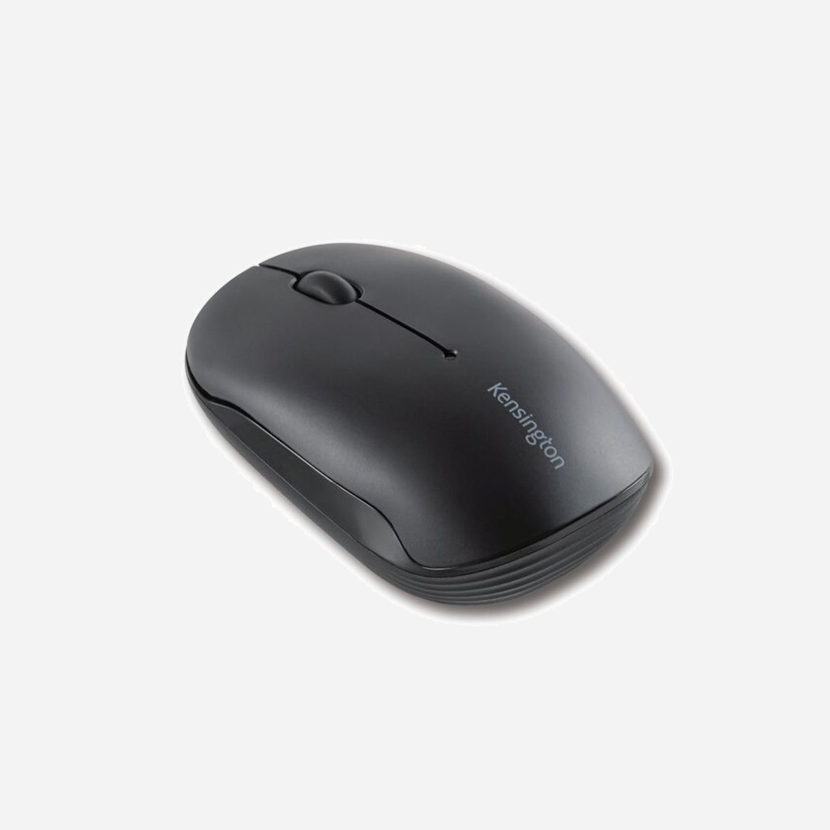 Kensington Pro Fit Bluetooth Compact Mouse - Ambidextre, Bluetooth 3.0/5.0, 3 Boutons, 10m, Pile AA, Compatible Windows/macOS/ChromeOS, Noir, K74000WW - Simple, confortable et facile à emporter, la souris compacte Pro Fit® Bluetooth® propose deux modes de connexion Bluetooth (3.0 ou 5.0), permettant une utilisation avec la plus large gamme possible d'ordinateurs Bluetooth. Elle offre, entre autres, une compatibilité multi-plateformes, des indicateurs de jumelage et de batterie faible, un design ambidextre à trois boutons, un clic discret et une garantie de trois ans.<br><br>Les deux modes de connexion Bluetooth (3.0 ou 5.0) permettent une utilisation avec tous les ordinateurs Bluetooth. Connectez-vous sans utiliser un précieux port USB.<br>La souris fonctionne sous Windows, Mac et Chrome.<br>Les indicateurs de jumelage Bluetooth et de niveau de batterie faible confirment les connexions Bluetooth et vous préviennent lorsque les piles doivent bientôt être remplacées.<br>Le design ambidextre et confortable avec ses trois boutons et une molette, offre tant aux droitiers qu’aux gauchers la liberté de tirer parti au maximum de leur souris, avec ses formes spécifiquement étudiées pour une utilisation prolongée sans douleur.<br>Le clic discret assure une utilisation fluide et non disruptive.<br>La garantie de 3 ans de Kensington est synonyme de tranquillité d’esprit.