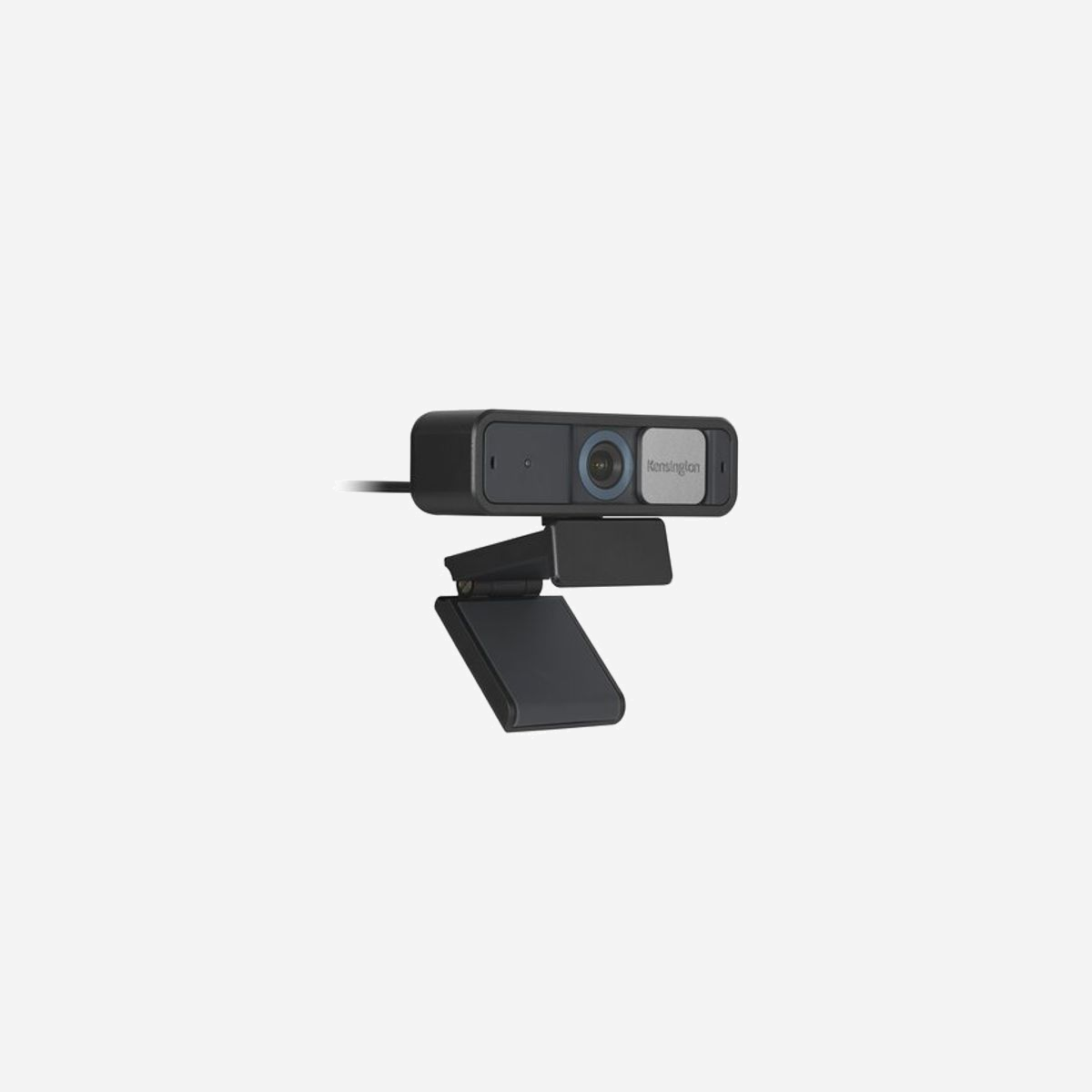Webcam Kensington W2050 Pro 1080p Auto Focus, champ de vision 93°, double micro omnidirectionnel, zoom numérique 2x, cache confidentialité, USB. - La webcam W2050 avec auto focus de Kensington offre un large champ de vision adapté à plusieurs participants, en ajoutant la touche professionnelle aux applications de visioconférence actuelles. Optimisée pour présenter votre équipe, votre environnement ou vous-même, la W2050 offre des vidéos de haute qualité (1080p à 30 ips), un zoom dynamique, deux micros stéréo omnidirectionnels, un positionnement de caméra flexible, ainsi qu’un traitement amélioré de l’image dans des conditions de faible éclairage. Organisez une réunion, mettez votre décor en avant, présentez un tableau blanc ou réalisez une démonstration de produit. Découvrez l’écosystème de visioconférence professionnelle de Kensington, une expérience optimisée qui vous permet de passer plus de temps à collaborer et moins de temps à résoudre des problèmes. La W2050 offre une expérience puissante et flexible sur Microsoft Teams, Google Meet, Zoom et bien d’autres encore.<br><br>Le champ de vision de 93° en diagonale est idéal pour les réunions d’équipe, les conférences ou la présentation de produits, tandis que le volet de confidentialité intégré vous permet de cacher l’objectif lorsque vous le souhaitez.<br>L’objectif en verre offre des vidéos de haute qualité en 1080p (1 920 x 1 080 à 30 ips) avec mise au point automatique et grand capteur pour de meilleures performances dans des conditions de faible luminosité.<br>Personnalisez vos paramètres vidéo d’un simple clic. Utilisez Kensington Konnect™ pour optimiser votre mise au point, éclairage et expérience dans n’importe quel environnement.<br>Réglez manuellement votre webcam jusqu’à 37° à la verticale et 360° à l’horizontale pour garantir les meilleurs angles de caméra. Prenez le contrôle grâce au double zoom panoramique électronique (ePTZ) pour présenter vos produits, votre équipe ou vous-même.<br>Deux micros omnidirectionnels avec technologie de réduction du bruit garantissent un son professionnel lors de chaque réunion et présentation.<br>La W2050 est adaptée aux appareils USB-A et USB-C, tels que les ordinateurs portables et de bureau. Vous pouvez ainsi présenter comme un pro sur n’importe quel appareil.<br>Créez une installation de visioconférence professionnelle adaptée à votre environnement et votre budget en combinant la W2050 avec le support de bureau (K87651WW) ou la Ring Light (K87653WW) et bénéficiez d’une expérience unifiée grâce au logiciel Kensington Konnect™.<br>Conforme à la norme MIL-STD-810H, Méthode 504.3, Contamination par des liquides avec désinfectants sans dégradation.* *Aucune dégradation visuelle ou incapacité d’utilisation comme indiqué à fin du test.<br>Connectez-vous en toute confiance : la W2050 est garantie 2 ans par Kensington.