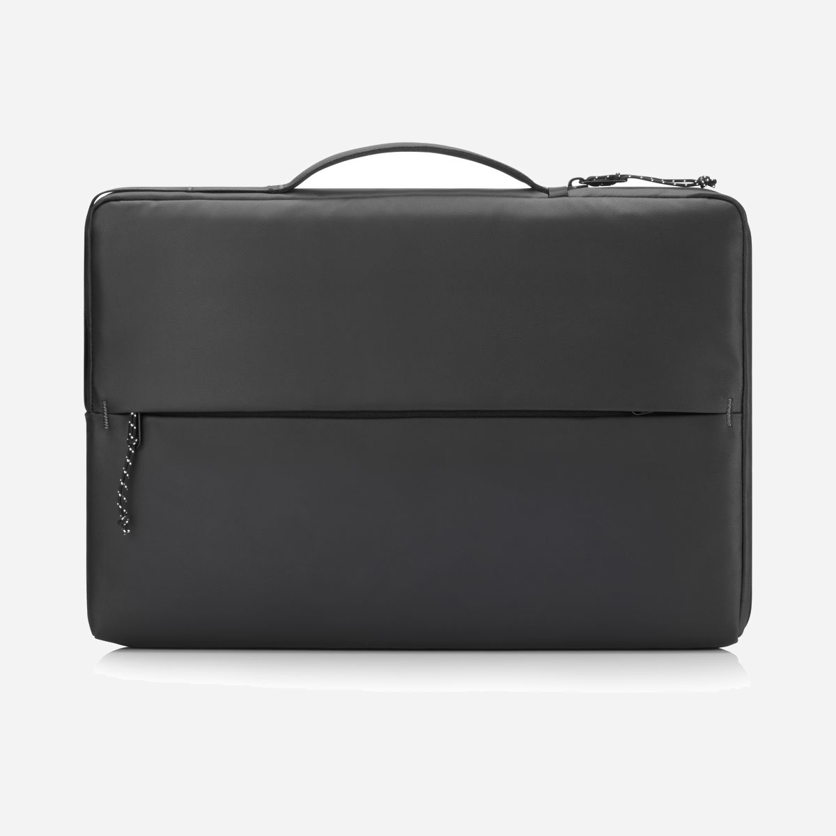HP Housse Protection 14" Noire (14V32AA#ABB) - Toile/Polyester, Résistante Eau/Chocs/Rayures, 352x238x33mm, Pour PC Portable jusqu'à 35.6cm (14") - Où que vous alliez, protégez votre technologie !<br>Quel que soit le temps et où que vous soyez, profitez d’une protection irréprochable grâce à cette housse réalisée dans un matériau résistant à l’eau et dotée d’un compartiment ultra-matelassé pour ordinateur portable de 14 pouces (35,56 cm). Désormais, vous vous sentirez toujours en sécurité la nuit grâce aux éléments réfléchissants très visibles. De plus, prenez facilement ce dont vous avez besoin lors de vos déplacements grâce à la poche facile d’accès.