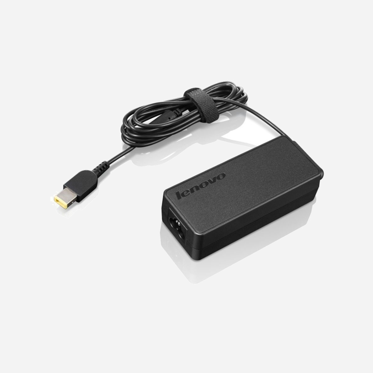 Lenovo ThinkPad Adaptateur Secteur Universel 135W Noir (4X20E50562) - 100-240V 50/60Hz - Sortie 135W - Dimensions 30x145x60mm - Lenovo ThinkPad 135W. Utilité: Ordinateur portable, Type d'alimentation d'énergie: Universel, Tension d'entrée: 100-240 V. Couleur du produit: Noir. Largeur: 30 mm, Profondeur: 145 mm, Hauteur: 60 mm