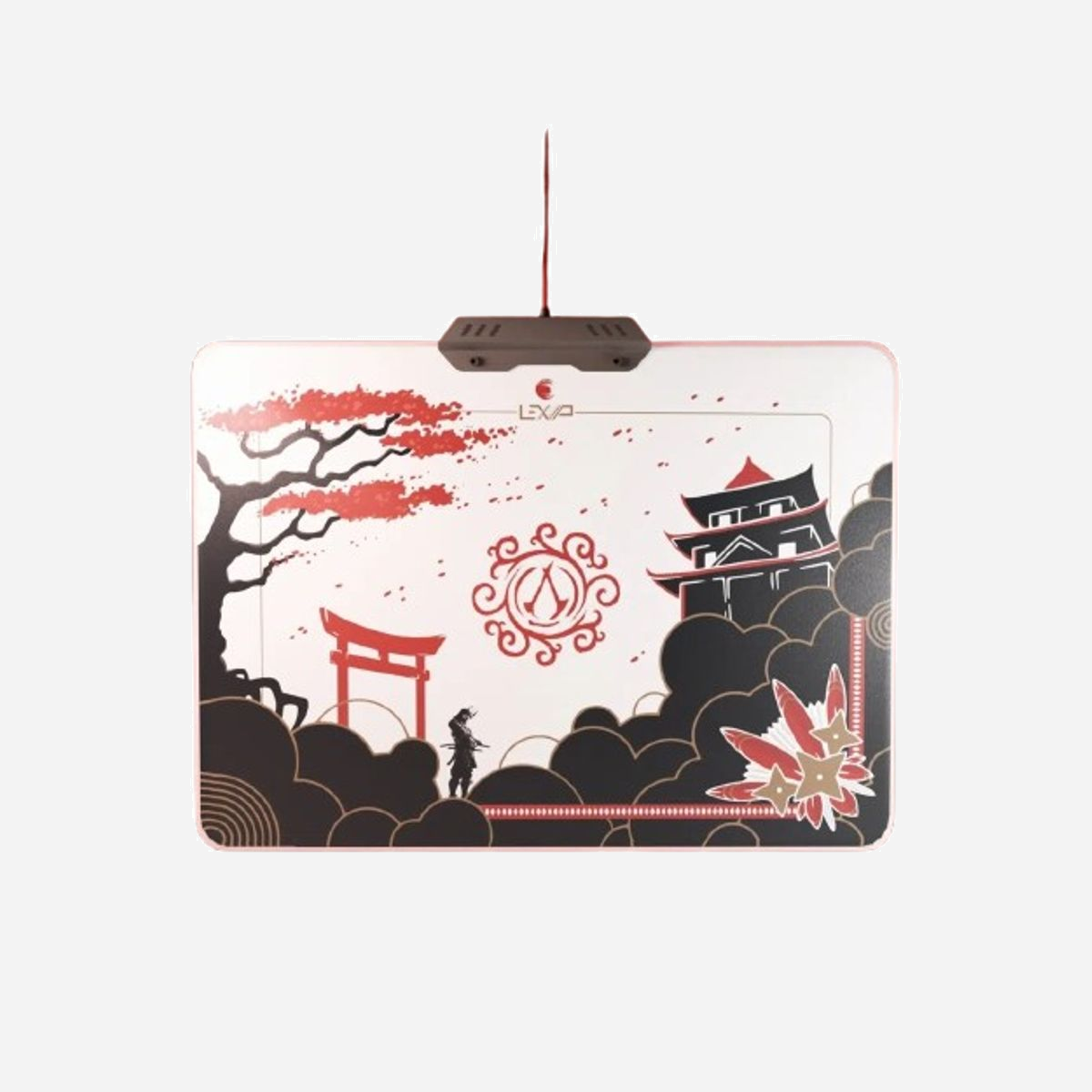 Lexip Tapis de Souris Gaming Ubisoft Assassin's Creed Shadows 350x280x12mm, Surface Tissu, Rétroéclairage LED, Port USB, Câble 2m Noir/Or/Rouge/Blanc - Façonnez votre propre expérience grâce au tapis de souris rigide Lexip et Ubisoft décoré d'une gravure traditionnelle du jeu. Avec une glisse et un confort uniques, vivez votre aventure en plein coeur du Japon féodal/trad.