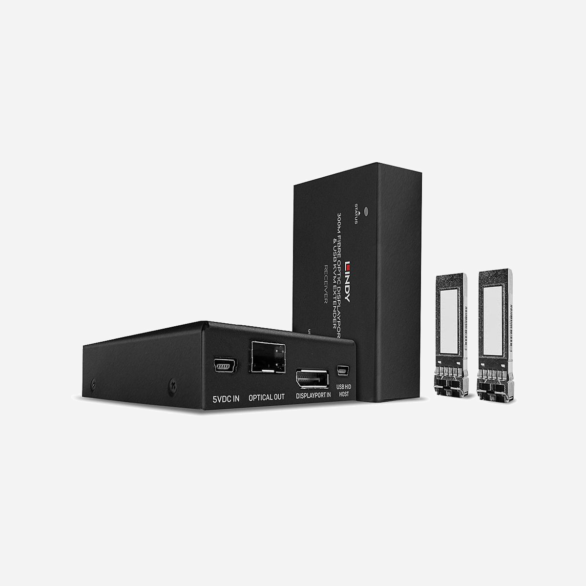 Lindy 39376 Extender KVM Fibre Optique DisplayPort 1.2 4K UHD @60Hz, Extension 300m, Ports USB HID, Audio Dolby/DTS, EDID, Emetteur/Récepteur - Les extenders KVM permettent aux utilisateurs de travailler sur un ordinateur déporté (à partir d'un clavier, d'une souris et d'un écran en local).<br> <br>L'extender KVM fibre optique DisplayPort 1.2 est une solution efficace et fiable pour étendre des signaux 4K DisplayPort de haute qualité sur des distances allant jusqu'à 300 m avec une fibre LC standard. La prise en charge du DisplayPort 1.2 permet la transmission de résolutions 3840x2160 @ 60Hz très détaillées sans compression, parfait pour une signalisation numérique accrocheuse ou un contenu détaillé dans des configurations médicales.<br> <br>Cette extension prend également en charge les formats audio sans perte, y compris Dolby TrueHD et DTS-HD, pour ajouter un son multicanal au contenu vidéo, offrant une expérience d'immersion au spectateur. La connectivité USB KM via 3 ports USB HID permet de contrôler un clavier et une souris sur le récepteur à partir d'un PC local équipé en DisplayPort, qui peut être dans un lieu sécurisé et/ou à température contrôlée, tout en fournissant de manière transparente un contenu vidéo à l'écran. L'utilisation de fibre LC entre l'émetteur et le récepteur offre une connexion fiable et à moindre coût pour des distances beaucoup plus longues que ce qui est possible sur un câblage en cuivre, idéal pour une utilisation dans des environnements électroniquement «bruyants» tels que les ateliers d'usine ou les installations médicales.<br> <br>Avec la possibilité d'étendre les signaux jusqu'à 300 m en utilisant les deux unités fournies, l'émetteur peut être facilement connecté à une variété d'appareils source DisplayPort tels que les PC et les ordinateurs portables, tandis que le récepteur peut être placé dans une zone de visualisation appropriée avec un écran LFD (large format display) ou un projecteur. Cette polyvalence fournit un système approprié pour une utilisation dans divers scénarios tels que des présentations éducatives, des installations de CAO ou l'administration de serveur à distance.<br> <br>La fonction EDID intégrée des extenders assure une compatibilité maximale avec l'écran ou le projecteur du récepteur. Elle permet également d'améliorer la transmission de contenus DP 4K en haute qualité sur de longues distances et sans difficultés pour l'utilisateur.