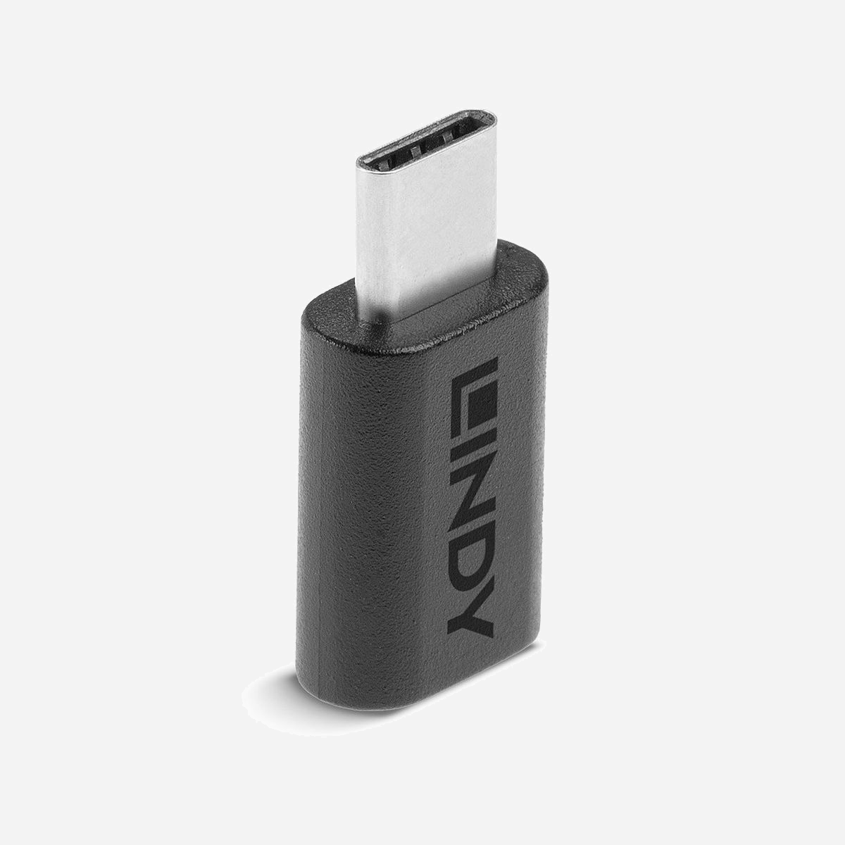 Lindy 41893 Adaptateur USB 3.2 Type C Mâle vers Type C Femelle, 20 Gbit/s, PVC Noir, Contacts Nickel/Or, 26.5x13x7.5mm, REACH/RoHS - Les adaptateurs USB permettent aux utilisateurs de connecter différentes interfaces USB à un appareil qui utilise une connectique USB différente.<br><br>L'adaptateur USB 3.2 Type C à C de LINDY est un adaptateur compact qui peut être connecté à des ports fréquemment utilisés pour éviter d'endommager un port en retirant et en connectant des câbles de manière répétée. La conception réversible du connecteur USB de type C rend cet adaptateur facile à utiliser. <br><br>Des vitesses de transfert de données allant jusqu'à 20 Gbit/s sont prises en charge pour le transfert rapide et efficace de gros volumes de données.