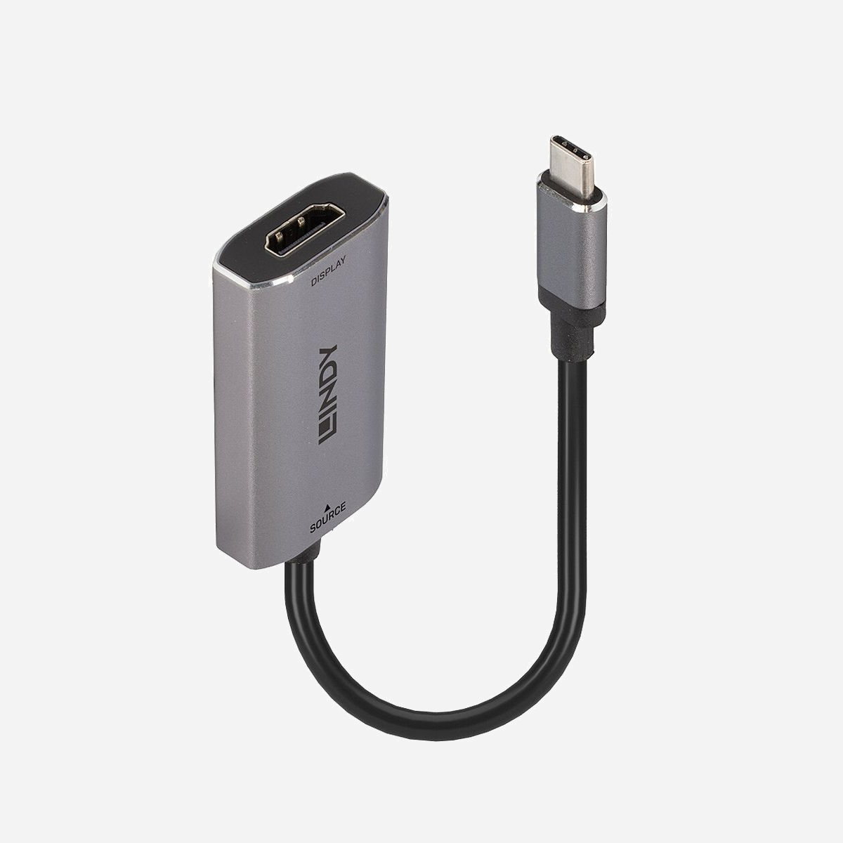 Lindy 43327 Adaptateur USB Type-C vers HDMI 2.1, 8K 60Hz, 4K 120Hz, HDR, HDCP 2.2, 0.11m, Chipset VL103/RTD2173 - Le convertisseur USB Type C vers HDMI 8K de Lindy est une solution haute performance qui permet aux utilisateurs d'ajouter facilement des fonctionnalités vidéo externes à un ordinateur doté d'un port USB Type C avec prise en charge de la fonction DisplayPort 1.4 Alternate Mode. Il prend en charge les résolutions vidéo 8K 7680x4320@60Hz et 4K120Hz*, ce qui en fait l'outil idéal pour le streaming de jeux 8K ou le montage vidéo 8K ultra haute résolution. La prise en charge supplémentaire de la gamme dynamique élevée (HDR) garantit que le contenu vidéo peut être vu avec une luminosité améliorée, des contrastes supérieurs et une gamme de couleurs beaucoup plus large, pour des couleurs plus réalistes. La norme HDCP 2.2 garantit une lecture sans problème des films Ultra HD et d'autres contenus 8K. Pour des performances optimales, l'utilisation de câbles HDMI Ultra High Speed est recommandée. <br> <br>Le convertisseur est alimenté par le bus USB, aucune alimentation externe n'est donc nécessaire, ce qui permet de gagner de la place et du temps lors de la connexion. La conception réversible des connecteurs USB de type C permet de trouver une connexion quel que soit le sens dans lequel le câble est inséré dans le port d'un ordinateur portable, d'un notebook ou d'un Macbook. Grâce à l'installation Plug and Play, ce convertisseur peut être installé avec un minimum d'efforts, ce qui est parfait pour les professionnels et les nouveaux utilisateurs.