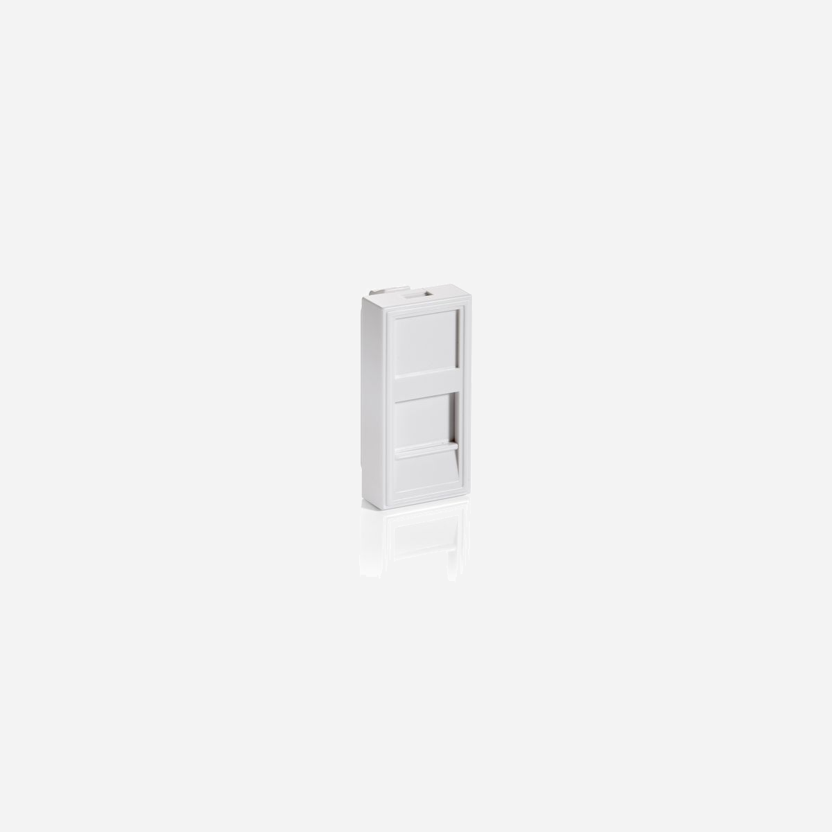 Equip 125474 Boîtier Prise de Courant, Blanc, Plastique, 1 Port, Dimensions 22.5x45x20.6mm, Poids 7g, Conditionnement 115x55x80mm - Equip 125474. Largeur: 22,5 mm, Hauteur: 45 mm, Profondeur: 20,6 mm. Largeur du colis: 115 mm, Profondeur du colis: 55 mm, Hauteur du colis: 80 mm