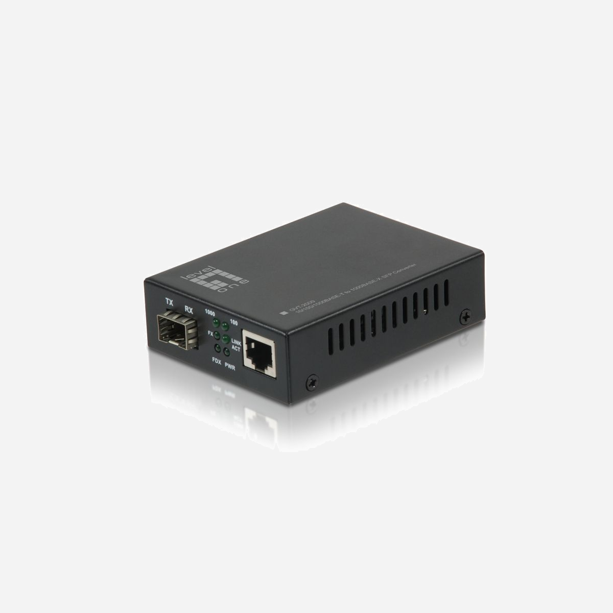 LevelOne GVT-2000 Convertisseur de média Gigabit Ethernet 10/100/1000Base-T vers Fibre Multimode, Port SFP, Jumbo Frame 9K, LFP, -10°C~55°C - Transfert de données entre les interfaces 10/100/1000Base-T cuivre et les interfaces fibre<br>Fente SFP prenant en charge les modules Gigabit optique enfichables pour choisir parmi de multiples émetteurs-récepteurs<br>Taux de transfert de trames jumbo de 9K pour augmenter les données<br>Technologie LFP (Link Fault Pass-through) intégrée<br>Contrôle de flux IEEE 802.3 x protège contre des paquets perdus pour une transmission fiable des données <br>Commutateurs DIP pour une configuration personnalisée<br>Prise en charge de la transmission avec faible décalage<br>Prise en charge de la transmission de paquets extra-longs jusqu'à 1,6 Ko<br>Plage de fonctionnement de -10°C ~ 55°C