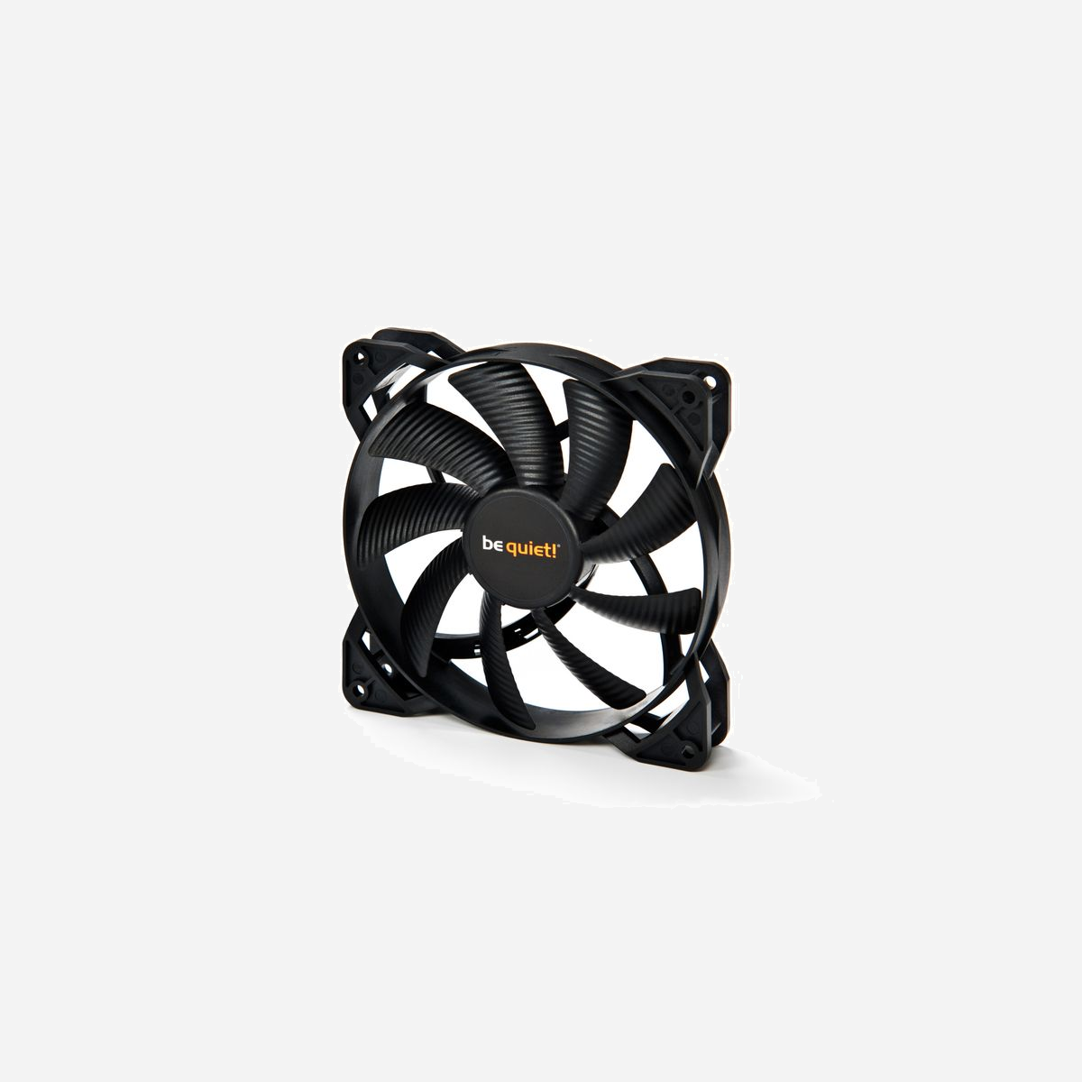 be quiet! Pure Wings 2 120mm BL046 : Ventilateur pour boîtier PC 120x120x25mm, 1500 tr/min, 19.2dB(A), 51.4 CFM, Rifle Bearing, 80000h - Avec les Pure Wings 2, le silence gagne du terrain, même sur les modèles à petits prix.<br><br><b>FONCTIONNEMENT TRÈS SILENCIEUX</b><br>Le ventilateur Pure Wings 2 120mm fonctionne à 19,2 dB (A) max. même à pleinrégime. Le choix idéal pour les ordinateurs silencieux à la maison et au bureau ainsi que les systèmes de jeu et multimédia.<br><br><b>DES PALES A FLUX D'AIR OPTIMISE</b><br>Grâce à ses pales optimisée sen surface, le flux d'air est amélioré, les turbulences générant du bruit sont minimisées et la pression de l'air est augmentée. Cette fonctionnalité est la clé d'un refroidissement efficace.<br><br><b>SYSTEME DE ROULEMENT "RIFLE BEARING"</b><br>Le Pure Wings 2 120mm est la marque de fabrique pour une fiabilité exceptionnelle grâce à sa technologie Rifle-Bearing offrant une durée de vie jusqu‘ à 80 000h.