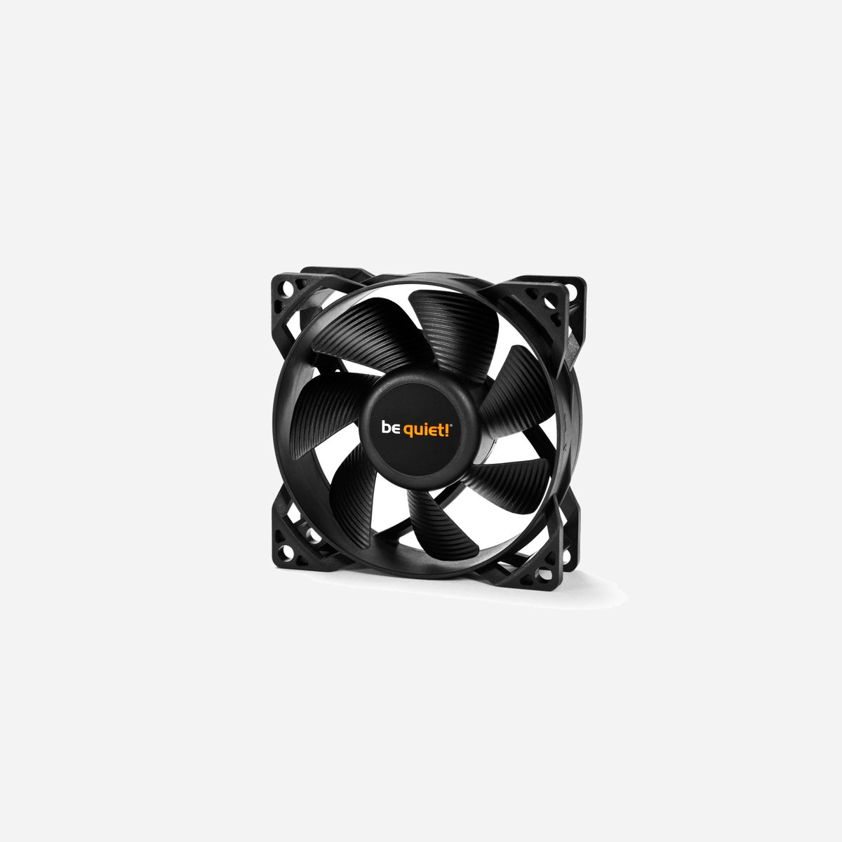 be quiet! Pure Wings 2 80mm PWM Ventilateur PC, 80x80x25mm, 1900RPM, 19.2dB(A), 26.3CFM, Rifle Bearing, 12V, Noir, Ref BL037 - Avec le Pure Wings 2 80mm, le silence gagne du terrain, même dans les configurations à petits prix.<br><br><b>FONCTIONNEMENT TRÈS SILENCIEUX</b><br>Le ventilateur Pure Wings 2 80mm fonctionne à 19,2 dB (A) max. même à plein régime. Le choix idéal pour les ordinateurs silencieux à la maison et au bureau ainsi que les systèmes de jeu et multimédia.<br><br><b>DES PALES A FLUX D'AIR OPTIMISE</b><br>Grâce à ses pales optimisée sen surface, le flux d'air est amélioré, les turbulences générant du bruit sont minimisées et la pression de l'air est augmentée. Cette fonctionnalité est la clé d'un refroidissement efficace.<br><br><b>FONCTION DE VITESSE VARIABLE DU VENTILATEUR (PWM)</b><br>Pulse Width Modulation (PWM) permet aux contrôleurs compatibles 4 pins - y compris ceux intégrés à de nombre uses cartes mères - de faire varier intelligemment la vitesse et donc le niveau de bruit du ventilateur. Avec PWM, votre système peut accélérer le refroidissement quand c'est nécessaire, ou fonctionner en mode silencieux à son maximum quand ce n'est pas le cas.<br><br><b>SYSTEME DE ROULEMENT "RIFLE BEARING"</b><br>Le Pure Wings 2 80mm PWM est la marque de fabrique pour une fiabilité exceptionnelle grâce à sa technologie Rifle-Bearing offrant une durée de vie jusqu‘ à 80 000h.
