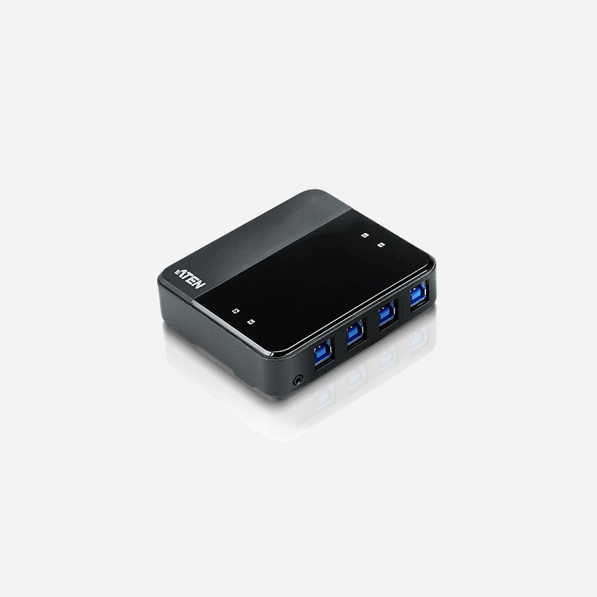 ATEN US434-AT : Commutateur USB 3.2 Gen1 4x4 Ports (5 Gbps) avec Sélecteur Déporté, Connecteurs Type-A et Type-B, Alimentation Micro-USB, Boîtier Plastique Noir - ATEN US434 est un appareil de partage des périphériques USB 3.2 Gen1 à 4 ports qui permet aux utilisateurs de partager quatre périphériques USB entre 4 différents ordinateurs. US434 est compatible USB 3.2 Gen1, qui peut prendre un charge un taux de transfert de données jusqu'à 5 Gbps et rétrocompatible avec USB 2.0 et USB 1.1. Il est parfait pour les appareils à haut débit, comme les stations d'accueil USB ou les caméras HD.<br>1x US434 Commutateur de partage des périphériques USB 3.2 Gen1 à 4 x 4 ports<br>2x LIN6-11C1-E11G Câbles USB 3.2 Gen1 type B à type A (1,2m)<br>2x LIN6-11C1-E12G Câbles USB 3.2 Gen1 type B à type A (1,8m)<br>1x Sélecteur de port distant<br>1x Instructions utilisateur