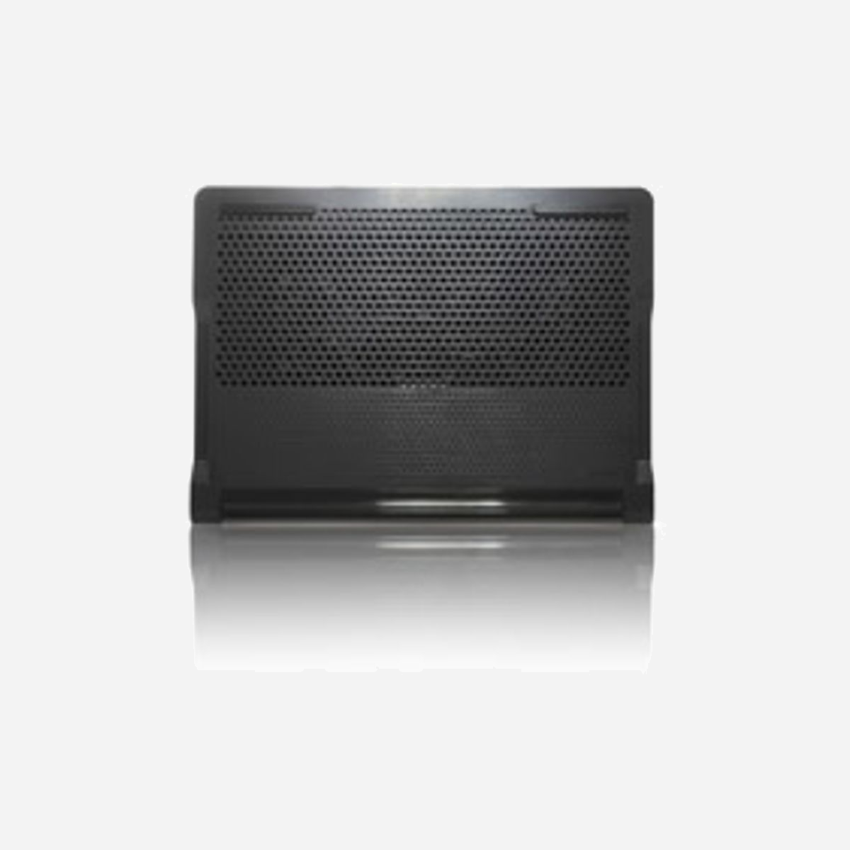Targus AWE81EU : Support ventilé pour ordinateur portable avec hub USB 2.0 4 ports, Dimensions 355x260x25mm, compatible jusqu'à 15", Noir, 900g - Un support ventilé compact pour votre ordinateur portable. Transformez votre ordinateur portable en station de travail avec le Targus Chill Mat+ hub à 4 ports. Les deux ventilateurs refroidissent votre ordinateur portable, un hub à 4 ports vous permet de connecter tous vos périphériques et le réglage de la hauteur permet de le transformer en support pour ordinateur portable. Utilisez-le à plat ou à hauteur maximale (4") avec un clavier externe pour une meilleure ergonomie.
