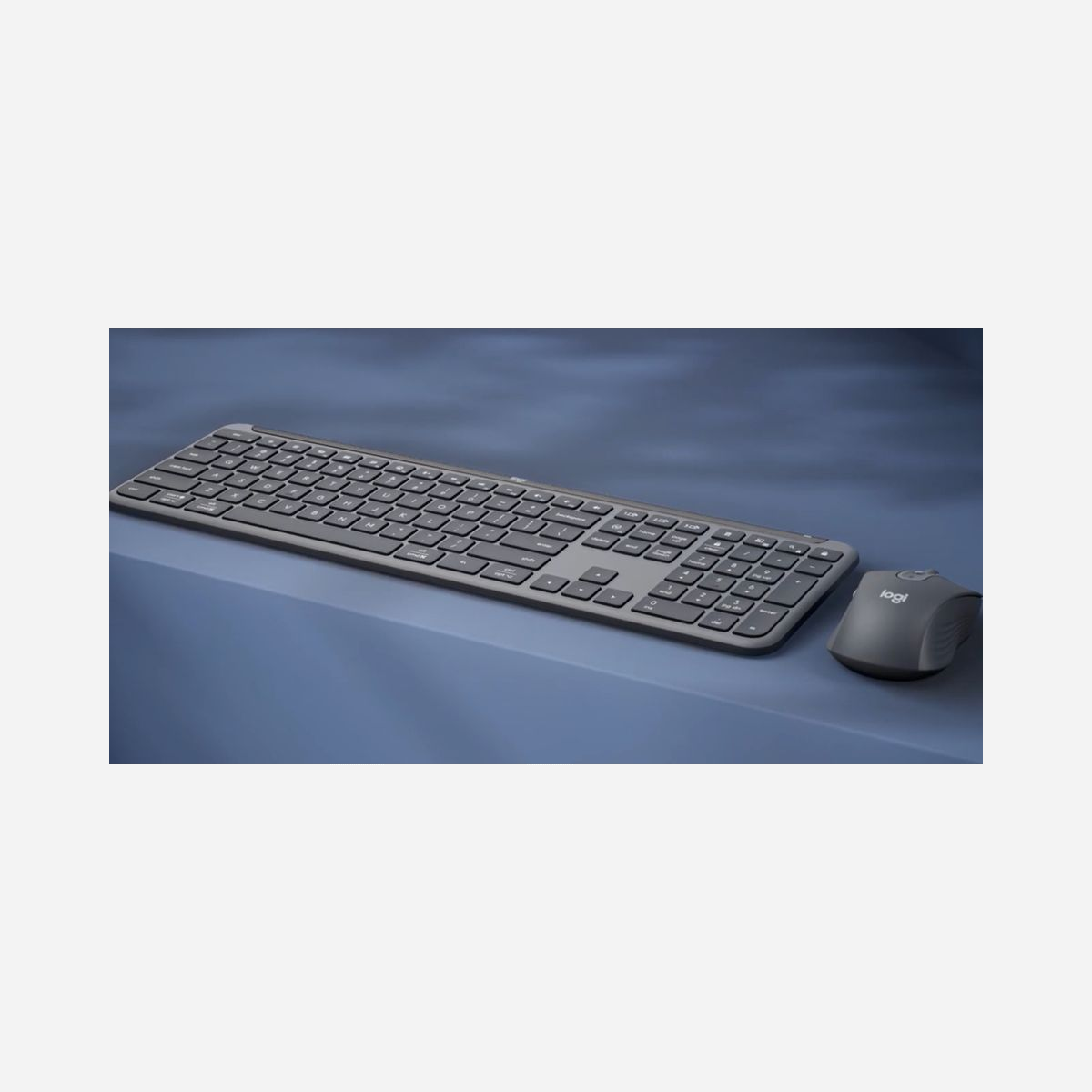 Logitech Signature Slim Combo MK950 Graphite - Clavier QWERTZ Sans Fil RF/Bluetooth, Touches Ciseaux, Souris 4000 DPI, Compatible Windows/macOS/Linux/Android/iOS - Logitech Signature Slim Combo MK950. Facteur de forme du clavier: Taille réelle (100 %). Style de clavier: Droit. Technologie de connectivité: Sans fil, Interface de l'appareil: RF sans fil + Bluetooth, Interrupteur à clé de clavier: Commutateur de touche « ciseaux », Disposition des touches du clavier: QWERTZ, Utilisation recommandée: Bureau. Couleur du produit: Graphite. Souris incluse