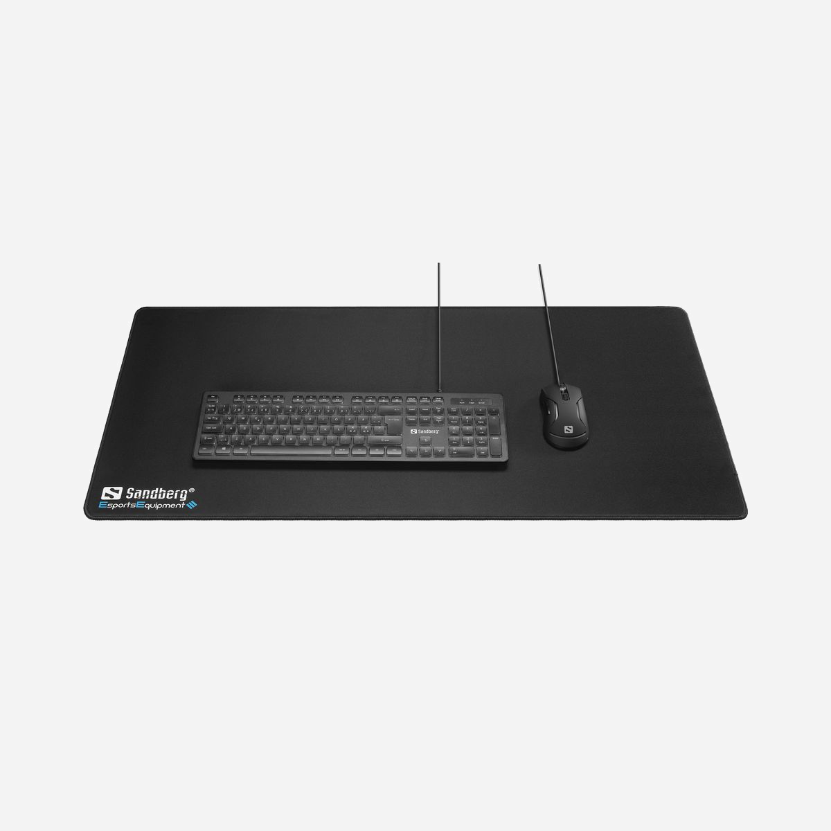 Sandberg Gamer Desk Pad XXXL 900x450x4mm Noir - Tapis de souris gaming monochromatique, base antidérapante, Ref: 520-27 - La gran surface de ce tapis de souris destiné aux joueurs offre une précision de jeu hors pair. Le tapis restera en place lors des mouvements grâce à son matériau antidérapant sur le dessous.
