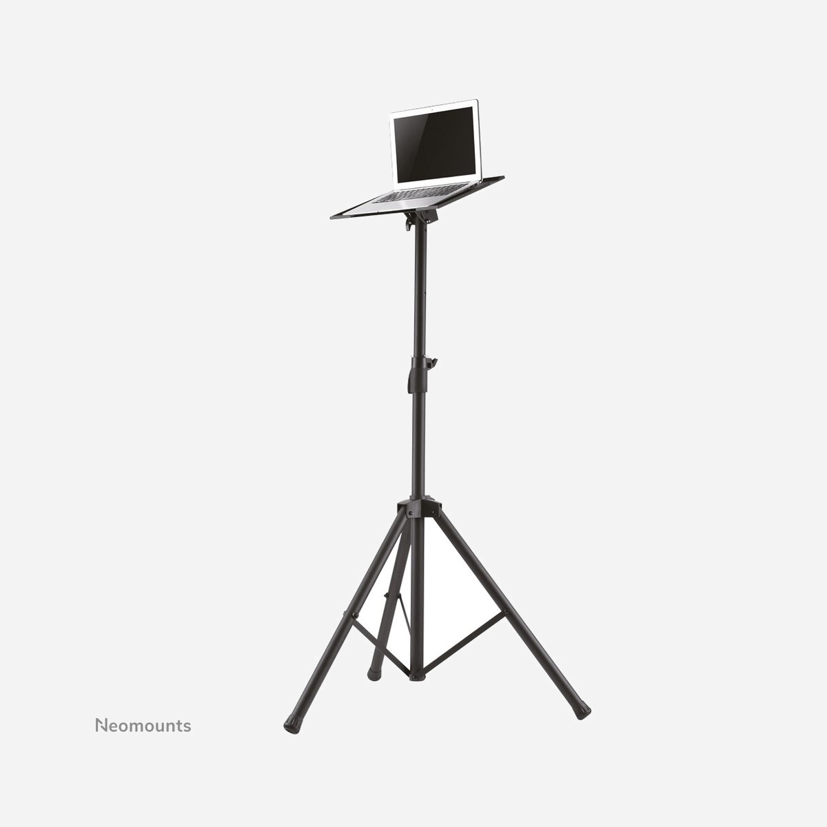 Neomounts NS-FS200BLACK Support Sol 10-32" (25-81cm) VESA 75x75/100x100mm Hauteur Réglable 1080-1780mm Rotation 360° Inclinaison 90° Acier Noir 15kg - Le support Neomounts, modèle NS-FS200BLACK est un socle au sol pour portables jusqu'à 17" (43 cm), videoprojecteurs & écran plats jusqu'à 32" (81 cm). Ce support est un excellent choix pour réaliser des économies d'espace ou lorsque les solutions de montage au mur, au plafond ou sur un bureau ne sont pas une option. <br><br>Le support est réglable en hauteur manuellement de 108 à 178 centimètres.<br><br>Le support Neomounts NS-FS200BLACK est adapté pour portables jusqu'à 17" (43 cm), videoprojecteurs & écran plats jusqu'à 32" (81 cm). La capacité de poids de ce produit est de 15 kg. Le support est adapté pour les écrans qui répondent au VESA 75x75 à 100x100mm. Différents trous peuvent être couverts à l'aide des plaques d'adaptation Neomounts VESA. Assemblage et installation rapides.<br><br>Tout le matériel d'installation est fourni avec le produit.