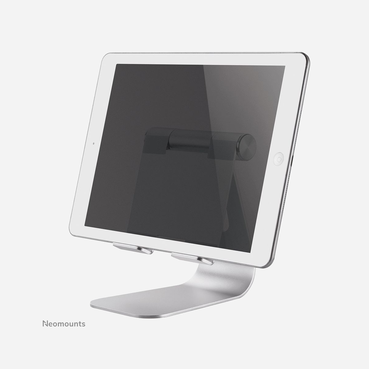 Neomounts DS15-050SL1 Support Tablette/Smartphone Aluminium Pliable inclinable 0-90° pour écran jusqu'à 11", largeur réglable 0-83mm - Le Neomounts DS15-050SL1 est un support pour smartphones et tablettes jusqu'à 11". L'option intelligente d'inclinaison (90°) permet au support de se positionner à l'angle de vision idéal. Le support est idéal pour les vidéoconférences mains libres, regarder un film ou jouer à un jeu.<br><br>Grâce à la configuration ouverte, le port de charge reste accessible et les câbles de charge peuvent être acheminés vers l'arrière du support. La conception légère et compacte rend le support idéal pour l'emporter partout où vous le souhaitez. Les patins en silicone antidérapants et la butée de rebord de sécurité assurent un positionnement stable de votre téléphone ou de votre tablette.