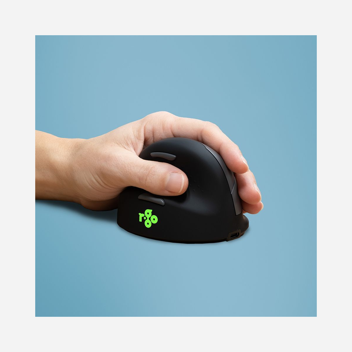 R-Go Tools HE Break Souris Ergonomique Verticale Gaucher, Bluetooth, Noir, 1750 DPI, Batterie 600 mAh, Logiciel R-Go Break, Taille Moyenne (165-185mm) - La souris ergonomique R-Go HE Break de forme verticale, stimule d’emblée son déplacement avec l’avant-bras sans avoir à bouger la main. Cela prévient les lésions dues à l’effort, telles que les microtraumatismes répétés. La souris HE Break a une forme ronde, permettant ainsi une posture naturelle et détendue de la main et du poignet. Sa prise en main est confortable et soutient tous les doigts. Vous êtes gaucher ou droitier? Nous proposons différentes versions et tailles, afin que la souris s’adapte à toutes les mains.<br><br>Grâce à ces signaux de couleur subtils, vous recevez un retour d’information sur votre comportement au travail (pause) d’une manière simple et positive. Ce produit fonctionne avec le logiciel R-Go Break Software qui a remporté le Benelux Office Products Award 2021.<br><br>Téléchargez gratuitement le contrôleur Break LED ici.