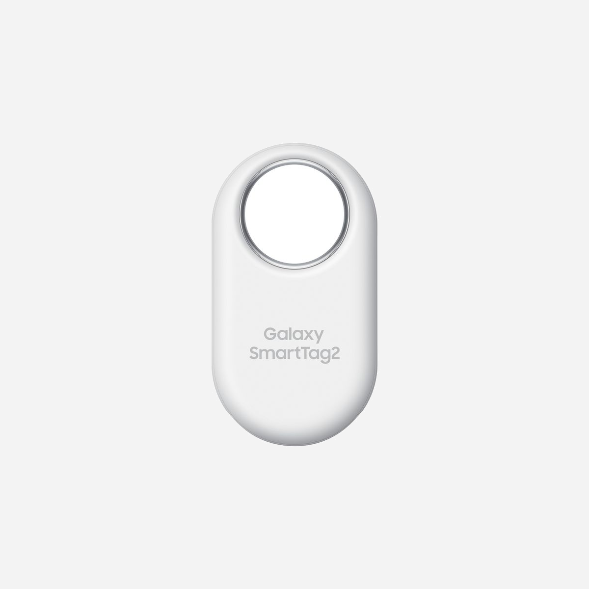 Samsung Galaxy SmartTag2 Blanc - Tracker Bluetooth 5.3, NFC, IP67, Autonomie 500j/700j (Éco), Pile CR2032, Portée 120m, 28.8x52.4x8mm, 13.75g - Le petit héros qui vous facilite le quotidien<br>Lundi matin 8h30, vous êtes juste à l'heure pour prendre votre train, mais impossible de mettre la main sur vos clés. Heureusement, votre Galaxy SmartTag2 est là. Au lieu de chercher vos clés partout pendant les 15 minutes précieuses qui vous feront rater votre train, vous prenez calmement votre smartphone Galaxy, et vous les localisez en un clin d'oeil grâce à SmartThings. Vous avez économisé 12 minutes, et le prix de votre billet de train !<br><br>Il veille au grain partout, par tout temps, et pour longtemps<br>Grâce à son petit format trousseau de clés, le Galaxy SmartTag2 s'accroche sur tous vos objets du quotidien. Il faut avouer qu'avec 500 jours d'autonomie (et jusqu'à 700 jours en mode économie d'énergie), il a tendance à se faire oublier. Et ça tombe bien ! Tout terrain et résistant, vous pouvez l'oublier sans crainte. Grâce à sa certification IP67 il retrouve vos objets partout, même lorsque votre petit neveu a cru bon de mettre vos clés dans l'eau ou lorsque votre chien a passé la journée dehors à se rouler dans la boue. Ce petit héros met même la main à la pâte lorsqu'il s'agit d'aider à la maison grâce à ses fonctionnalités IoT paramétrables dans l'application SmartThings.<br><br>Adieu les heures de recherche et de stress, laissez-vous guider<br>Épargnez-vous le fameux "Tu te rappelles de la dernière fois où tu l'as vu ?", l'interface SmartThings l'indique pour vous. Gagnez du temps, de l'énergie et de la sérénité. Une fois votre SmartTag2 enregistré dans SmartThings, retrouvez vos objets simplement et de manière intuitive.<br><br>Juste-là. Un peu plus à gauche.<br>Suivez les indications de la recherche à proximité qui vous indiquera la distance de l'objet et la direction dans laquelle chercher. Si vous ne voyez toujours pas votre objet, faites sonner le Galaxy SmartTag2 à distance via votre smartphone. Vous n'avez plus d'excuse pour ne pas retrouver vos clés !<br><br>Vraiment perdu ? Laissez-vous aider<br>Lorsque le Mode Perdu est activé, votre Galaxy SmartTag2 peut être lu par un autre smartphone Galaxy grâce à la technologie NFC (Near Field Communication). Votre SmartTag2 affiche alors sur le smartphone vos informations de contact et votre message enregistrés. Si quelqu'un retrouve votre objet avec le SmartTag2 dessus, il n'aura qu'à le flasher via son smartphone, et pourra vous contacter pour vous le rendre.<br><br>Un héros qui s'adapte à tous vos usages, mais toujours avec style<br>Besoin d'une protection accrue et d'un mousqueton intégré pour accrocher le SmartTag2 à vos objets préférés ? Faites-en un véritable accessoire coloré qui complétera votre style.