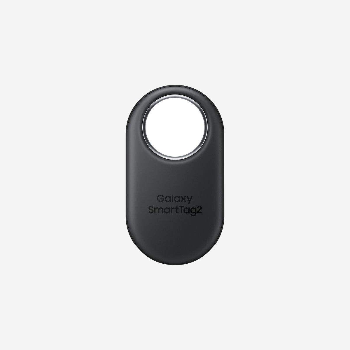 Samsung Galaxy SmartTag2 Graphite Localisateur Bluetooth 5.3, NFC, IP67, portée 120m, autonomie 500 jours (700 en mode économie), pile CR2032 - Le petit héros qui vous facilite le quotidien<br>Lundi matin 8h30, vous êtes juste à l'heure pour prendre votre train, mais impossible de mettre la main sur vos clés. Heureusement, votre Galaxy SmartTag2 est là. Au lieu de chercher vos clés partout pendant les 15 minutes précieuses qui vous feront rater votre train, vous prenez calmement votre smartphone Galaxy, et vous les localisez en un clin d'oeil grâce à SmartThings. Vous avez économisé 12 minutes, et le prix de votre billet de train !<br><br>Il veille au grain partout, par tout temps, et pour longtemps<br>Grâce à son petit format trousseau de clés, le Galaxy SmartTag2 s'accroche sur tous vos objets du quotidien. Il faut avouer qu'avec 500 jours d'autonomie (et jusqu'à 700 jours en mode économie d'énergie), il a tendance à se faire oublier. Et ça tombe bien ! Tout terrain et résistant, vous pouvez l'oublier sans crainte. Grâce à sa certification IP67 il retrouve vos objets partout, même lorsque votre petit neveu a cru bon de mettre vos clés dans l'eau ou lorsque votre chien a passé la journée dehors à se rouler dans la boue. Ce petit héros met même la main à la pâte lorsqu'il s'agit d'aider à la maison grâce à ses fonctionnalités IoT paramétrables dans l'application SmartThings.<br><br>Adieu les heures de recherche et de stress, laissez-vous guider<br>Épargnez-vous le fameux "Tu te rappelles de la dernière fois où tu l'as vu ?", l'interface SmartThings l'indique pour vous. Gagnez du temps, de l'énergie et de la sérénité. Une fois votre SmartTag2 enregistré dans SmartThings, retrouvez vos objets simplement et de manière intuitive.<br><br>Juste-là. Un peu plus à gauche.<br>Suivez les indications de la recherche à proximité qui vous indiquera la distance de l'objet et la direction dans laquelle chercher. Si vous ne voyez toujours pas votre objet, faites sonner le Galaxy SmartTag2 à distance via votre smartphone. Vous n'avez plus d'excuse pour ne pas retrouver vos clés !<br><br>Vraiment perdu ? Laissez-vous aider<br>Lorsque le Mode Perdu est activé, votre Galaxy SmartTag2 peut être lu par un autre smartphone Galaxy grâce à la technologie NFC (Near Field Communication). Votre SmartTag2 affiche alors sur le smartphone vos informations de contact et votre message enregistrés. Si quelqu'un retrouve votre objet avec le SmartTag2 dessus, il n'aura qu'à le flasher via son smartphone, et pourra vous contacter pour vous le rendre.<br><br>Un héros qui s'adapte à tous vos usages, mais toujours avec style<br>Besoin d'une protection accrue et d'un mousqueton intégré pour accrocher le SmartTag2 à vos objets préférés ? Faites-en un véritable accessoire coloré qui complétera votre style.