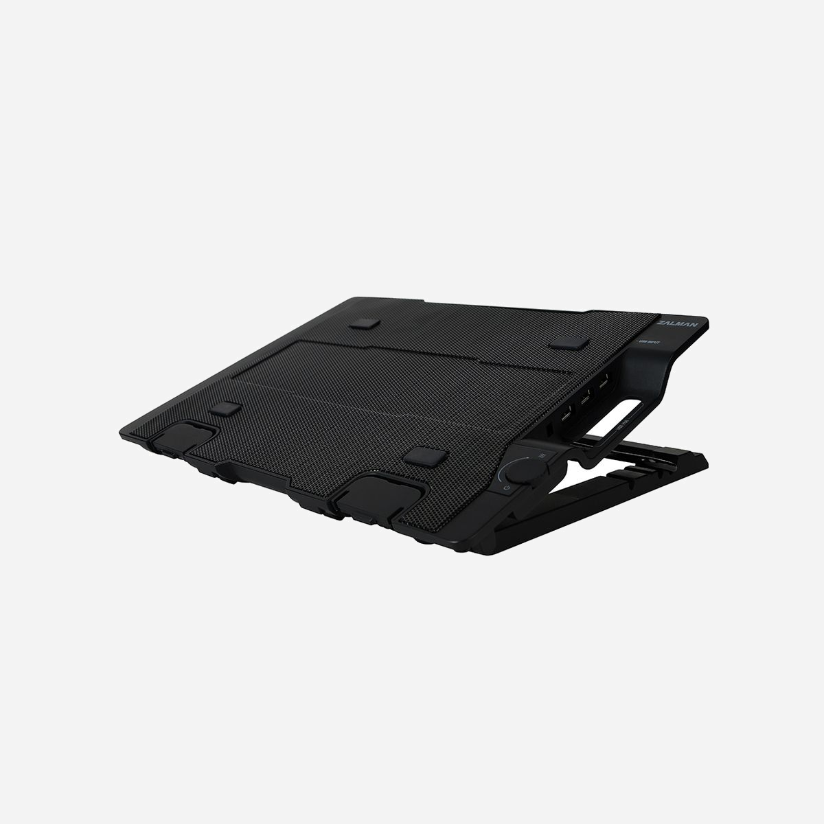 Zalman ZM-NS2000 Support Refroidisseur Ordinateur Portable 12"-17" ventilateur 200mm 610tr/min 20dB USB 2.0 (3 ports) Inclinaison 7.5-45° Noir - Zalman ZM-NS2000. Taille maximale de l’écran: 43,2 cm (17"), Nombre de ventilateurs intégrés: 1 pièce(s), Taille minimale de l'écran: 30,5 cm (12"). Couleur du produit: Noir, Matériel: Plastique, Caoutchouc, Acier. Type de source d'alimentation: USB. Poids: 1,1 kg. Câbles inclus: USB