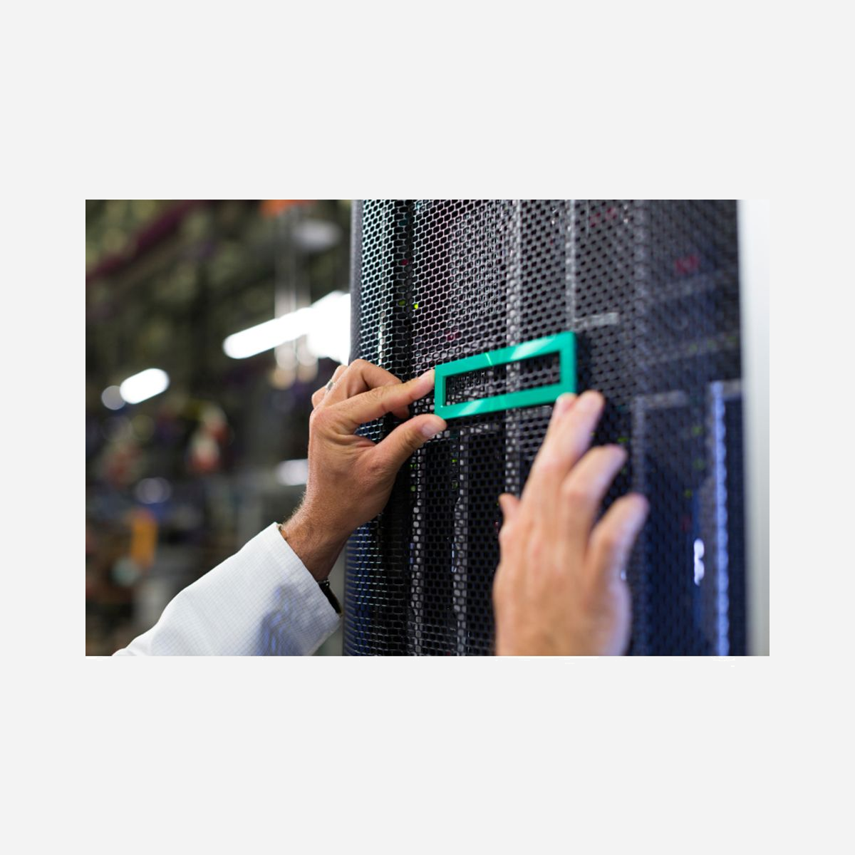 HPE Port d'Extension NVMe Small pour ProLiant DL360 Gen10 (871242-B21) - Dimensions 127x165.1x25.4mm, Poids 680g, Code SH 84733080 - HPE .. Interface: NVMe, Format: Small, Compatibilité: ProLiant DL360 Gen10. Dimensions (LxPxH): 127 x 165,1 x 25,4 mm, Poids: 680 g