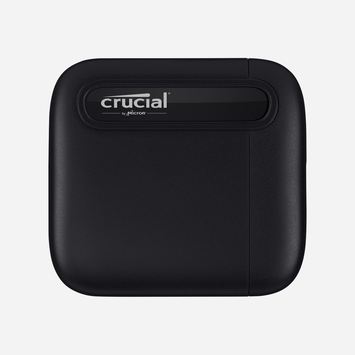 Crucial X6 2To SSD Portable USB Type-C 3.2 Gen 2, Lecture 540Mo/s, Résistant Chocs/Vibrations/Températures, 42g, Noir, CT2000X6SSD9 - <b>SSD Crucial X6 Portable</b><br>Quelle quantité de données pouvez-vous transporter entre vos doigts ? Avec le SSD Crucial® X6 Portable, la réponse est : beaucoup ! Que vous téléchargiez des vidéos pour voyager, que vous organisiez vos photos de famille, que vous collaboriez avec des camarades de classe, ou que vous partiez pour une aventure extraordinaire, le Crucial X6 est abordable et prêt à vous accompagner n’importe où.<br><br><b>Le SSD qui vous emmène là où votre disque dur n’ira jamais.</b><br>Avec des vitesses jusqu’à 3,8 fois plus rapides que la plupart des disques durs traditionnels, le Crucial® X6 vous permet de charger et de transférer des fichiers rapidement sans perdre de temps. Dites adieu aux disques durs lents et fragiles, et aux temps de chargement interminables.<br><br><b>Un lecteur minuscule. Une capacité énorme.</b><br>Avec une capacité allant jusqu’à 2 To, emportez votre vie numérique avec vous. Des bibliothèques massives de photos, des fichiers, des jeux et des collections de films peuvent désormais tenir dans votre poche. Pesant moins de 42 grammes, le Crucial X6 est plus léger que vos clés de voiture.<br><br><b>Prêt à tout.</b><br>Le SSD portable X6 est l’appareil de stockage qui fonctionne avec presque tout : PC, Mac, PS4™, Xbox One, appareils Android et plus encore. Prêt à l’emploi avec l’USB-C.<br><br><b>La fiabilité et la durabilité, c’est Crucial.</b><br>Le Crucial X6 est testé pour résister à une chute de 2 mètres, aux chocs, aux vibrations et aux températures extrêmes, tout en protégeant vos fichiers importants où que vous alliez.