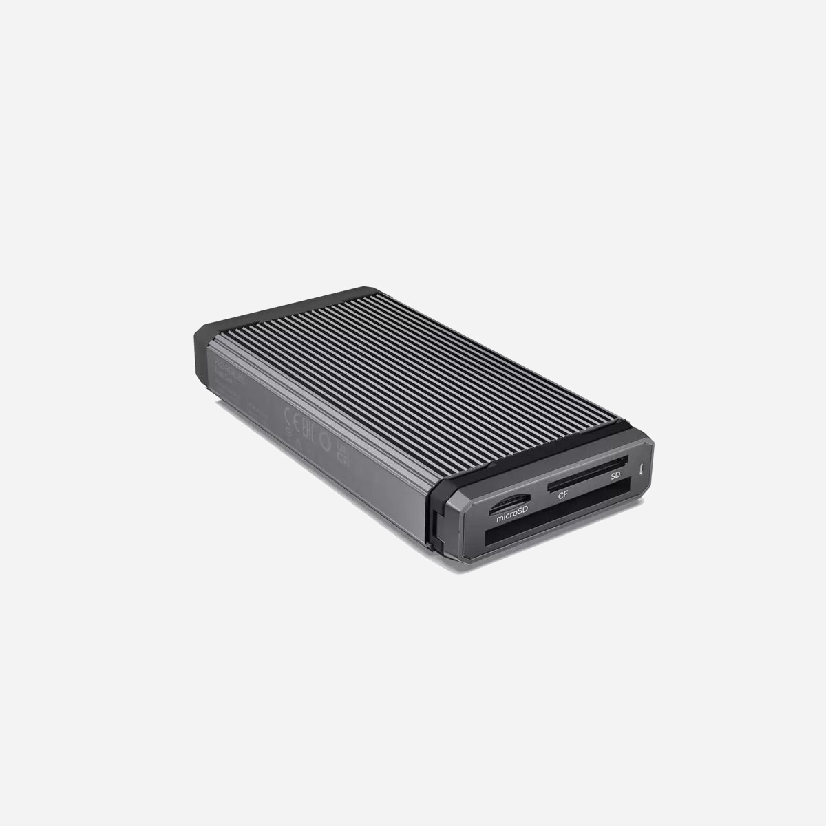 SanDisk Professional PRO-READER Lecteur Cartes CF/SD/MicroSD USB 3.2 Gen 2 Type-C Noir (SDPR3A8-0000-GBAND) compatible Windows 10+/macOS 10.9+ - <b>Solution créée pour les cartes CF, SD et microSD</b><br>Conçu spécialement pour les cartes CF, SD et microSD, le lecteur multicartes PRO-READER SanDisk Professional optimise vos téléchargements.<br><br><b>Frais à l'extérieur, ultrarapide à l'intérieur</b><br>Le boîtier en aluminium haut de gamme du lecteur évacue la chaleur des cartes pour leur permettre d'atteindre des vitesses de téléchargement très élevées.<br><br><b>Compatibilité USB-C native</b><br>Le lecteur multicartes PRO-READER peut effectuer des téléchargements rapides sur des ordinateurs Mac récents, d'autres ordinateurs portables et même sur des solutions G-RAID Shuttle via un port USB-C réversible avec une interface USB SuperSpeed de 10 Gbit/s (USB 3.2 Gen 2).<br><br><b>Protection en écriture</b><br>Votre contenu est essentiel. C'est pourquoi la solution est dotée d'un système de protection en écriture intégré pour vous éviter d'écraser accidentellement vos données existantes.<br><br><b>Rationalisez votre espace de travail</b><br>Le boîtier empilable est conçu pour simplifier votre espace de travail tout en restant en place, que vous soyez sur le terrain ou en studio.<br><br><b>Compatible avec PRO-DOCK 4</b><br>Associez cet appareil et d'autres lecteurs PRO-READER à la station d'accueil / lecteur de cartes haute performance PRO-DOCK 4 pour bénéficier de téléchargements simultanés et évolutifs capables de maximiser la productivité.