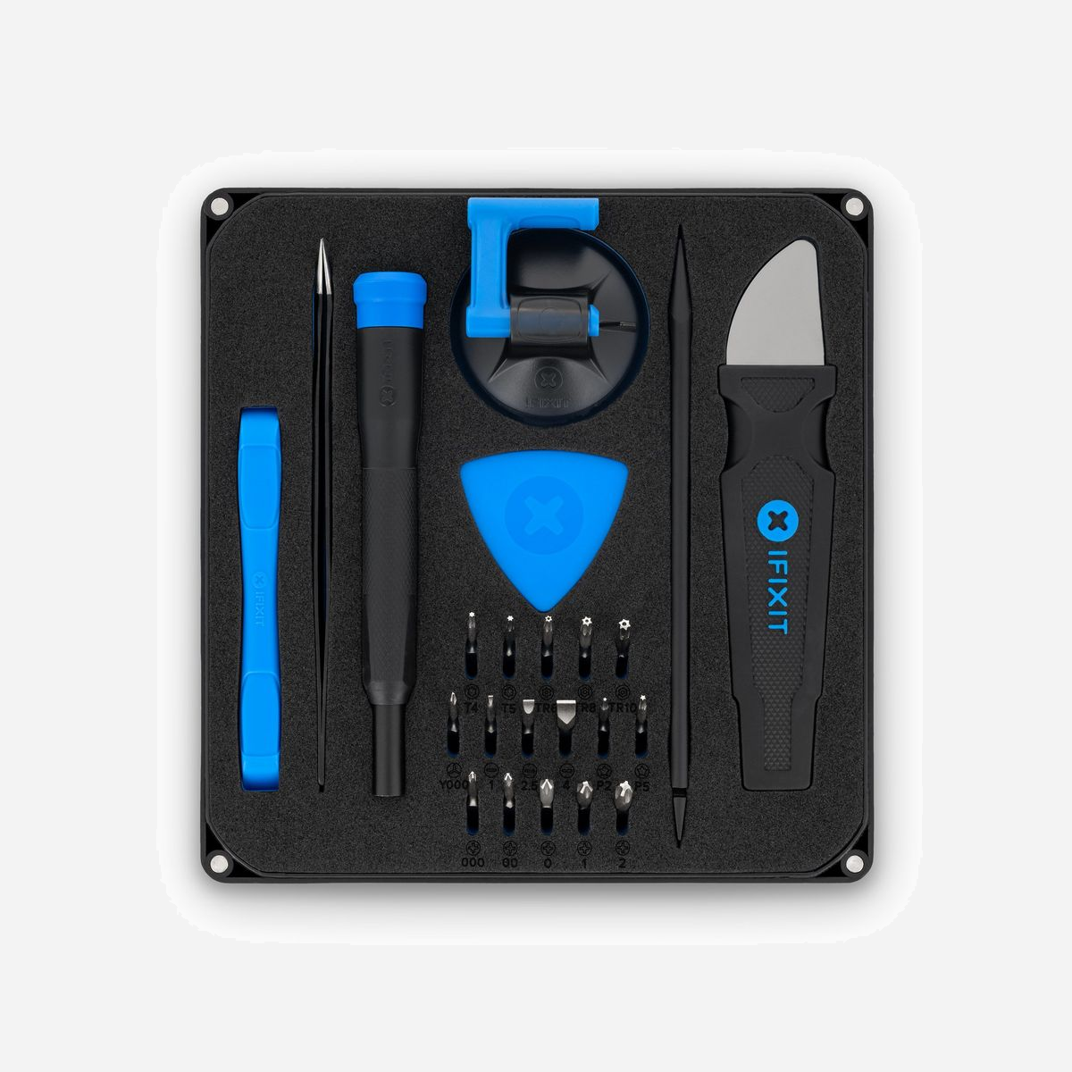 iFixit Kit d'Outils de Réparation EU145348-5, 13 pièces : Spudger, Pinces, Tournevis (Plat, Pentalobe, Phillips, Torx, Tri-point), Pics d'Ouverture, ABS - iFixit EU145348-5. Type: Outil d'ouverture, Meilleures utilisations: Mobile/smartphone, Outils fournis: Pic d’ouverture, Tournevis, Spudger, Pinces. Longueur du produit: 159 mm, Largeur: 152 mm, Hauteur: 38 mm. Quantité d'outils: 13 outils, Type d'emballage: Emplacement