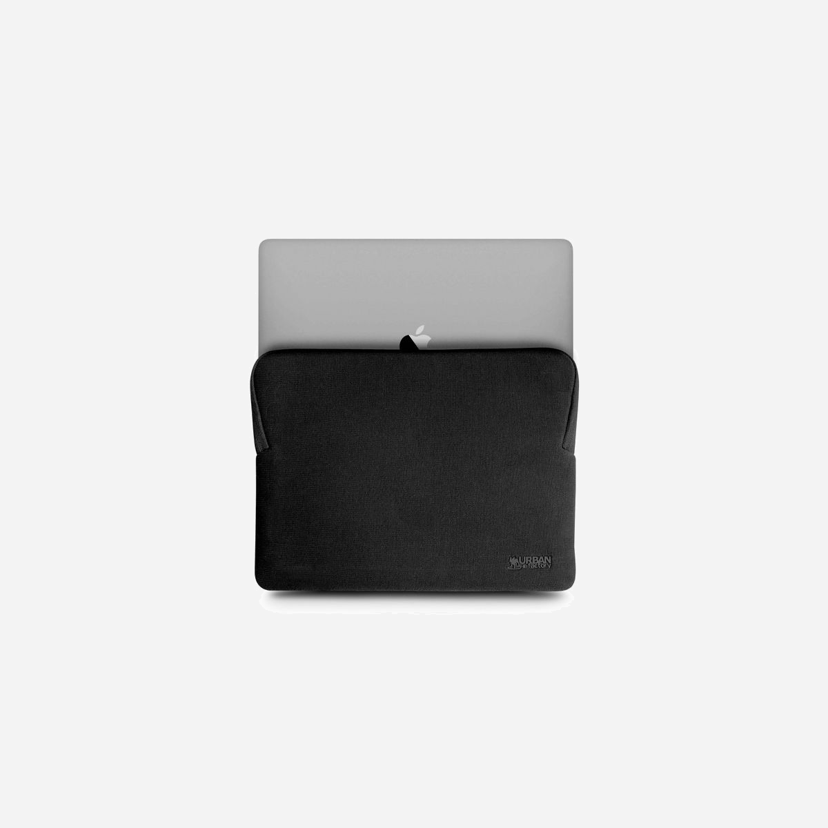 Urban Factory MEMOREE Housse Noire 13.3" pour MacBook Air/Pro 13/14/16" - Polyester, Toison, Mémoire de Forme - Protection Chocs et Rayures - <b>Étui pour MacBook Pro 13’’ - MacBook Air 13’’ - MacBook Pro 14’’ et MacBook Pro 16’’.</b> <br>Compar- timent dimensionné sur mesure pour les différentes tailles de MacBook*. Intérieur ultra-doux en pilou pour une protection optimale contre les rayures. Protection extérieure en mousse à mémoire de forme pour absorber les chocs du quotidien et protéger votre Mac des chutes éventuelles. Matière extérieure tressée adoptant des couleurs tendances qui mettront en avant le design élégant de votre ordinateur. Tirettes métalliques pour une durabilité extrême. Fermeture éclair inversée pour un design épuré.