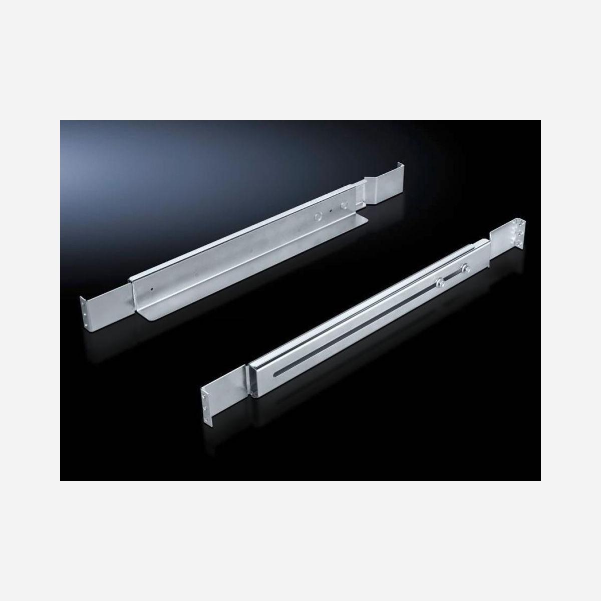Rittal 7063.752 : Support Rack 1U en Acier Gris, Charge Max. 20kg, Largeur 30mm, Conforme RoHS - Lot de 2 pièces - Rittal DK 7063.752. Couleur du produit: Gris, Matériau du boîtier/corps: Acier, Capacité de charge maximale: 20 kg. Largeur: 30 mm. Quantité: 2 pièce(s), Poids du paquet: 2,96 kg