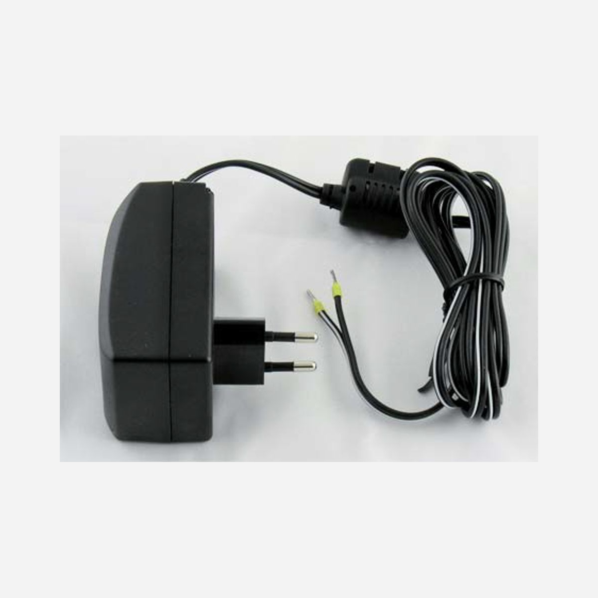 Wantec 5560 Chargeur Secteur Intérieur Noir - Compatibilité Autres, Entrée 120-240V, Contact, Compatible Monolith - Poids 500g - Wantec 5560. Type de chargeur: Intérieure, Type de source d'alimentation: Secteur, Compatibilité de chargeur: Autres. Tension d'entrée: 120 - 240 V. Couleur du produit: Noir