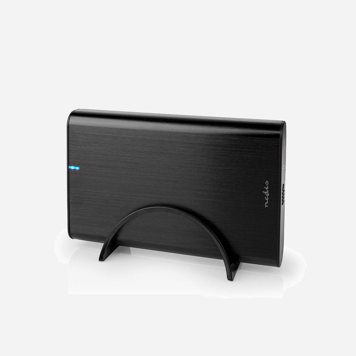 Nedis HDDE35410BK Boîtier HDD Externe 3.5" SATA I/II/III jusqu'à 8 To, USB 3.2 Gen 1 (3.1 Gen 1) Type-A & Type-C, Aluminium/ABS Noir - Ce boîtier pour disque dur de 3,5" Nedis permet de vous créer un disque dur portable. Il vous suffit de monter votre disque dur dans le boîtier externe pour effectuer des sauvegardes ou emporter vos fichiers, photos et films partout avec vous. <br><br>Votre disque dur sera conservé au frais grâce à l'excellente conduction thermique du boîtier en aluminium. Le boîtier pour disque dur est compatible avec les disques durs SATA III jusqu'à 8 To, mais il est également rétrocompatible avec les disques durs SATA I et II. Profitez de transferts de données à haut débit jusqu'à 5 Gbit/s.<br><br>Ce produit est fourni avec deux câbles que vous pouvez utiliser sur des ports USB-A et USB-C.