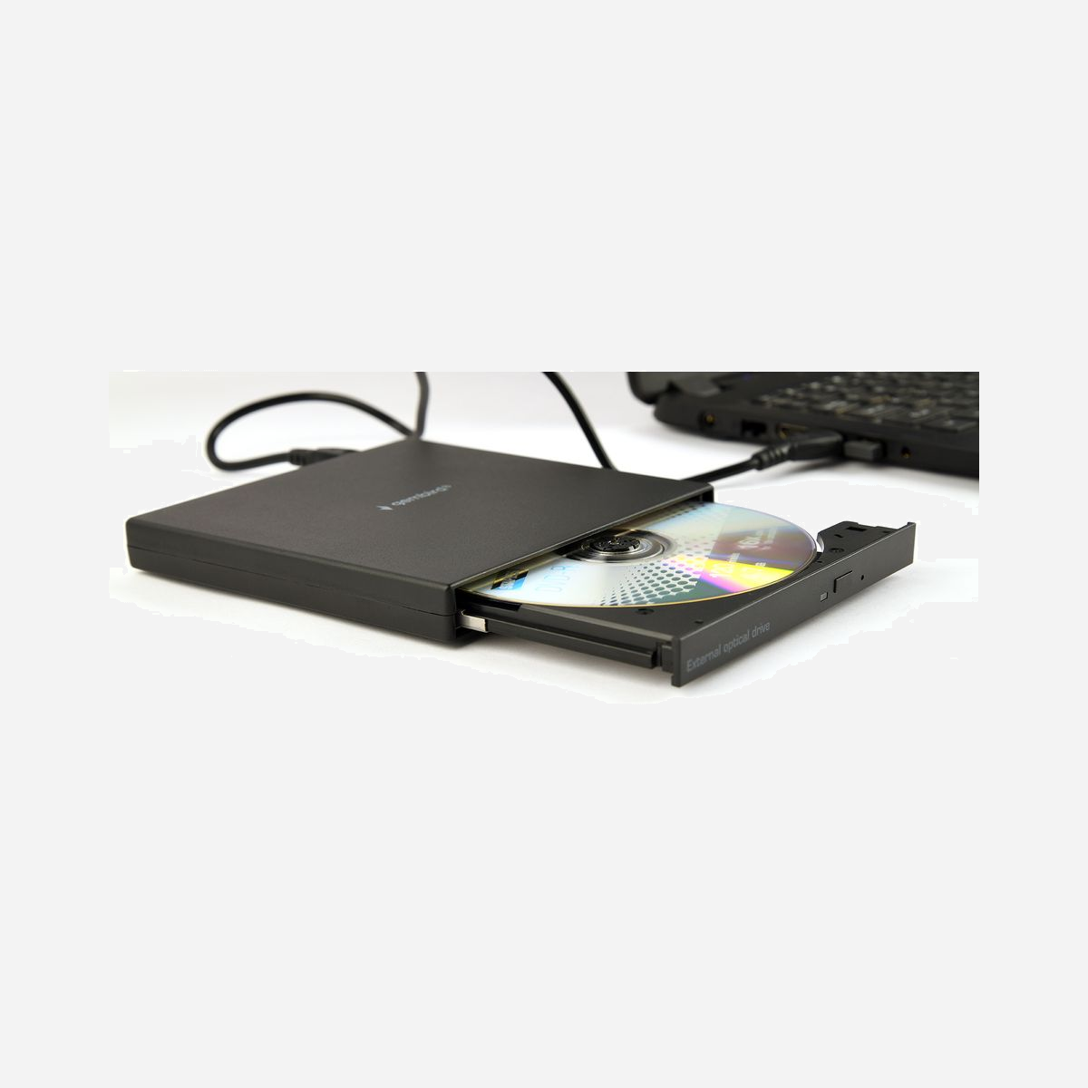 Gembird DVD-USB-04 : Lecteur DVD±RW Externe USB 2.0 (Lecture CD 24x/DVD 24Mo/s, Ecriture CD 24x/DVD+R 6x) 130x135x17mm, Compatible Windows 10/11 - Lecteur DVD / CD externe avec interface usb<br> Haute performance, écriture 8x en format DVD ou 24x en format CD<br> Simple d'installation, usb 2.0 pour plus de stabilité de transfert