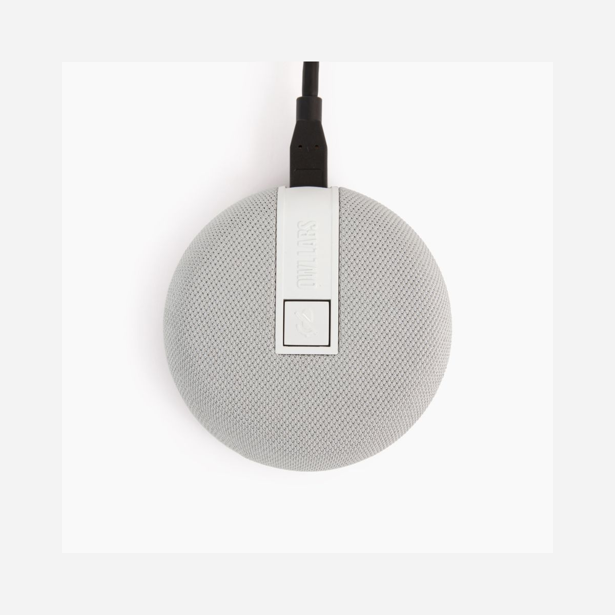 Owl Labs Expansion Mic EXM100-1000 Micro HDMI Gris, Cardioïde, 72dB, pour Meeting Owl 3, câble 2.5m, montage table, 87x87x28.5mm - Augmentez la portée audio de votre Meeting Owl 3 de 2,4 m environ en la connectant à l'Expansion Mic. Veillez à ce que les voix moins fortes ou plus distantes puissent être entendues en plaçant un micro à proximité des participants. Gérez les réunions en toute simplicité grâce à un bouton de désactivation du micro à portée de main. Connexion Câble Expansion Mic pratique et support de fixation en option. Conçu pour optimiser les performances de la Meeting Owl 3 avec un design assorti. N'est pas compatible avec la Meeting Owl Pro ou la Meeting Owl originale.