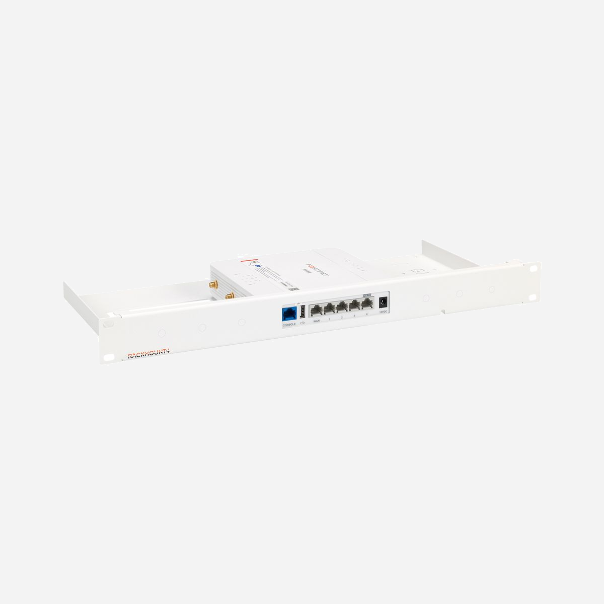 Rackmount.IT RM-FR-T26 : Kit de montage rack 1U pour FortiExtender FEX-101F/201F/202F/212F, blanc, 483x216x44mm, conforme RoHS, fabriqué aux Pays-Bas. - Découvrez le RM-FR-T26, votre solution ultime pour intégrer parfaitement votre appliance de bureau dans une armoire 19". Cette armoire est spécialement conçue pour accueillir les modèles répertoriés, garantissant un ajustement sûr et parfait à chaque fois. Avec des connexions pratiques en façade, accéder à votre configuration n'a jamais été aussi facile.<br>Craignez-vous une perte de courant accidentelle ? Pas de soucis ! L'alimentation est solidement fixée à l'armoire, offrant tranquillité d'esprit et fonctionnalité ininterrompue.<br><br>Assembler votre configuration est un jeu d'enfant, prenant moins de 3 minutes du début à la fin. Il vous suffit de glisser votre appareil dans le kit, de le sécuriser avec les retenues, de connecter les câbles inclus aux keystones et de fixer l'alimentation à l'armoire - c'est aussi simple que cela !<br><br>Découvrez une intégration transparente et un assemblage sans effort avec le RM-FR-T26 - votre solution incontournable pour le montage professionnel en armoire.