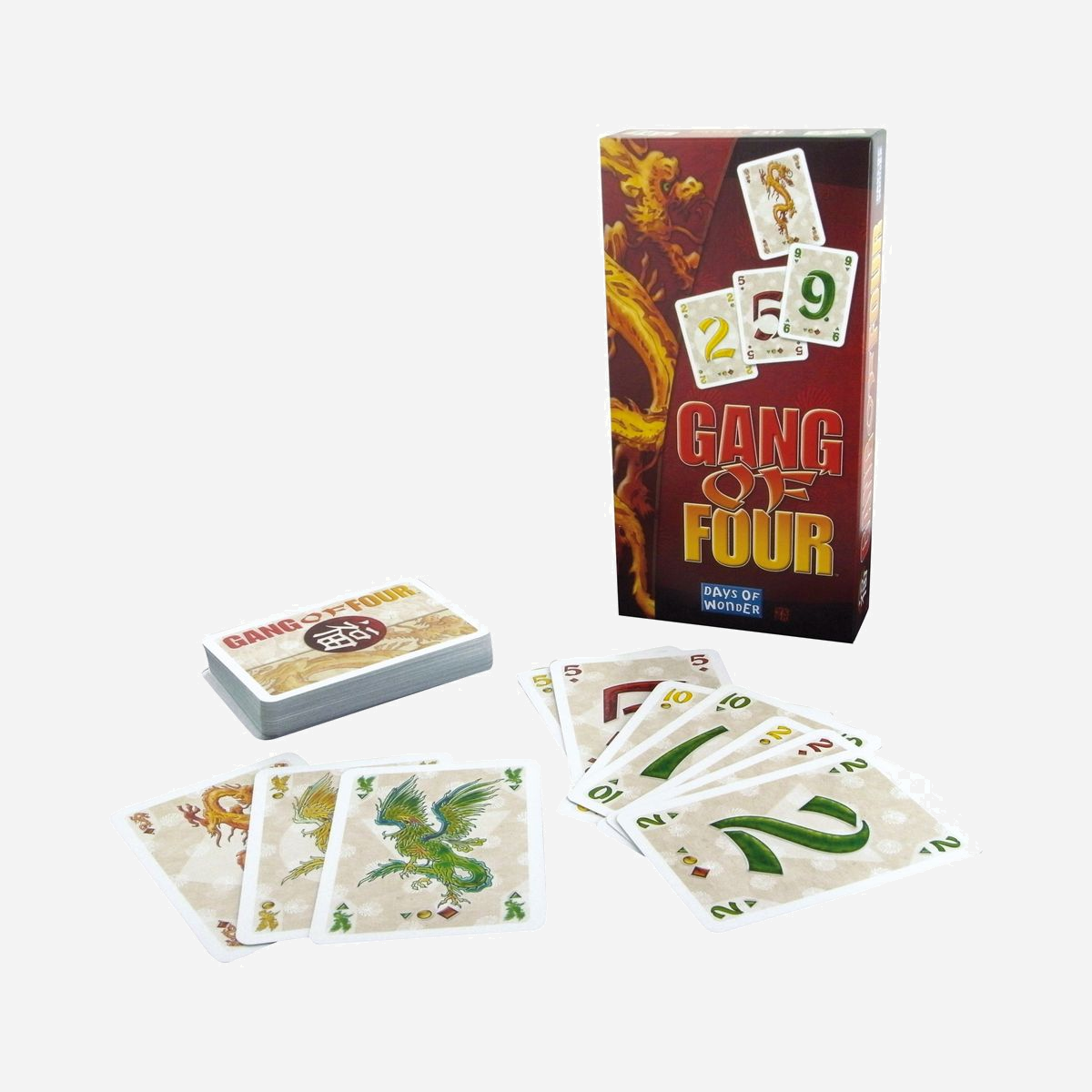 Asmodee Gang of Four GOF01D, Jeu de Cartes & Plateau : 3-4 joueurs, 8 ans+, Durée 30 min, 96 pièces (64 cartes, 18 cartes crise, plateau, pions), Multicolore, Carton/Plastique - La Chine est une terre exotique, mais aussi une terre de pouvoirs, de luttes et de trahisons. Là-bas, la politique y est une chose sérieuse, et elle ne laisse pas de place aux faibles. Gang of four est un jeu de pouvoir aux origines chinoises (dérivé du Choh Dai Di, un jeu de cartes aussi vieux que Confucius) où les joueurs vont s’affronter avec des cartes et tenter d’éliminer leurs adversaires. Tous les coups fourrés sont permis, et seuls les plus machiavéliques pourront devenir de plus en plus forts.<br><br>Chaque joueur possède une main de 16 cartes dont il va falloir être le premier à se débarrasser en posant différentes combinaisons. À chaque fois qu’une combinaison de cartes est posée, le joueur suivant doit surenchérir en en posant une plus forte. S’il ne peut le faire, il passe son tour, et perd ainsi sa chance de se défausser de quelques cartes. Lorsque l’un des joueurs à posé sa dernière carte, la manche se termine et l’on compte les points. Puis on redémarre une nouvelle manche jusqu’à ce qu’un joueur atteigne 100 points.