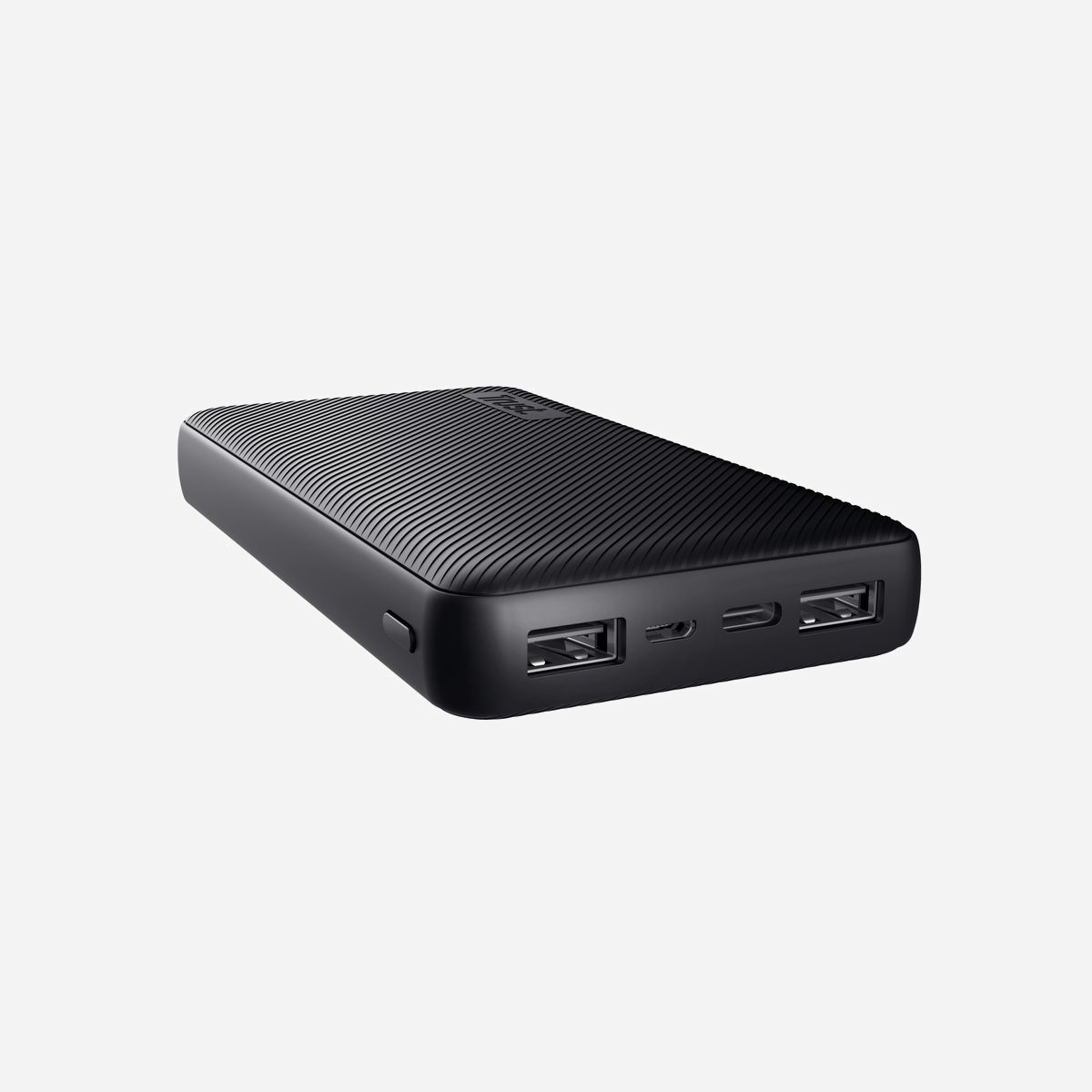 Batterie Externe Trust Primo Li-Ion 15000mAh Noir 3 Ports (2x USB-A 2.4A, 1x USB-C 3A) 15W Recharge Rapide Micro-USB/USB-C - <b>Pour les batteries – et le monde</b><br>La batterie externe PRIMO 15 000 mAh - ECO est conçue pour la durée de vie de la batterie et l’environnement, fabriquée avec des matériaux recyclés et offrant jusqu’à 69 heures supplémentaires sur une seule charge.* *Dépend de la marque/modèle et de l’état de la batterie. À titre indicatif seulement.<br><br><b>2-pour-1</b><br>Chargez simultanément trois téléphones ou tablettes from any brand – via 2 ports USB-A et 1 port USB-C, de sorte que vous êtes toujours connecté et prêt à travailler (ou à jouer). Rechargez la batterie externe elle-même via le câble micro-USB ou le port USB-C inclus.<br><br><b>Emballez vos affaires et partez</b><br>Une conception compacte et de grande capacité vous permet d’emballer, de recharger et de partir – sans ajouter de poids ou de volume à votre transport quotidien, avec une capacité de charge rapide qui charge vos appareils plusieurs fois à la vitesse maximale.** **Charge rapide avec vitesse maximale via USB-C (15W) ou USB-A (12W). La vitesse de charge varie d’un appareil à l’autre.