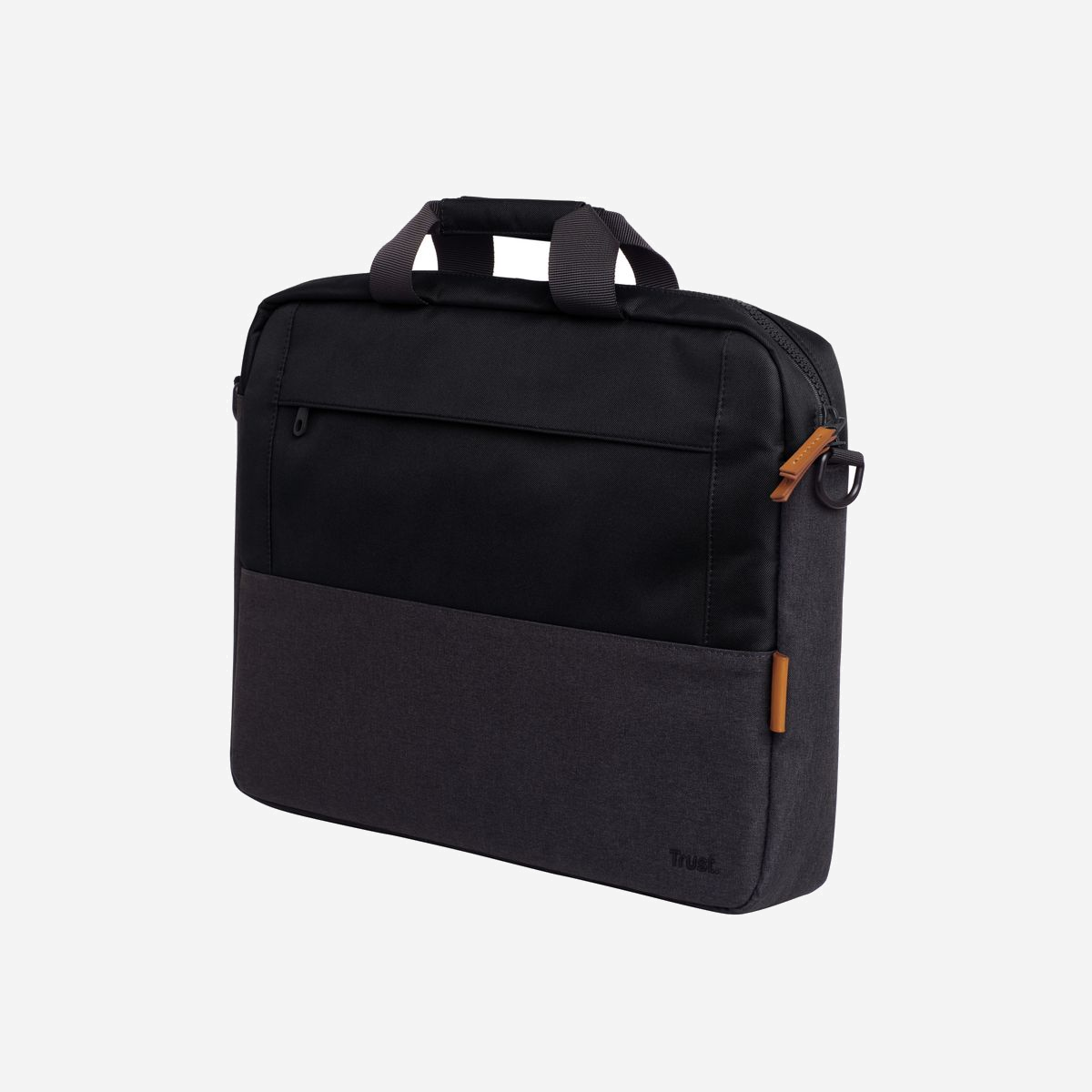 Trust Lisboa Malette 16" (40.6cm) Noir, Polyester Recyclé, Compartiment Antichoc, 21L, Pochette Accessoires, Bandoulière Amovible, 400x305x60mm - <b>Plus qu'un sac</b><br>Le Lisboa peut sembler être un simple sac de transport professionnel pour ordinateur portable, mais il est bien plus qu'un simple sac. Avec un tissu fabriqué à partir de 8 bouteilles PET recyclées, ce sac vous aide à transporter votre ordinateur portable là où il doit être, tout en protégeant la planète.<br><br><b>Évitez les chocs</b><br>Les ordinateurs portables sont des marchandises précieuses, c'est pourquoi le Lisboa les traite comme telles. Adapté aux ordinateurs portables jusqu'à 16”, son compartiment antichoc rembourré garantit que votre précieux appareil se rendra de A à B en toute sécurité.<br><br><b>Portez-le comme ceci, portez-le comme cela</b><br>Tout le monde est différent, c'est pourquoi ce sac de transport pour ordinateur portable a été créé pour vous, quelle que soit votre façon de le porter. Vous avez le choix entre la poignée, la bandoulière rembourrée amovible et réglable ou la sangle de transport pratique pour votre valise.<br><br><b>Accédez à vos accessoires </b><br>Bien sûr, le Lisboa transporte votre ordinateur portable, mais il peut transporter bien d'autres choses encore ! Une poche avant pratique zippée vous permet de transporter facilement votre chargeur, votre téléphone et d'autres petits accessoires.