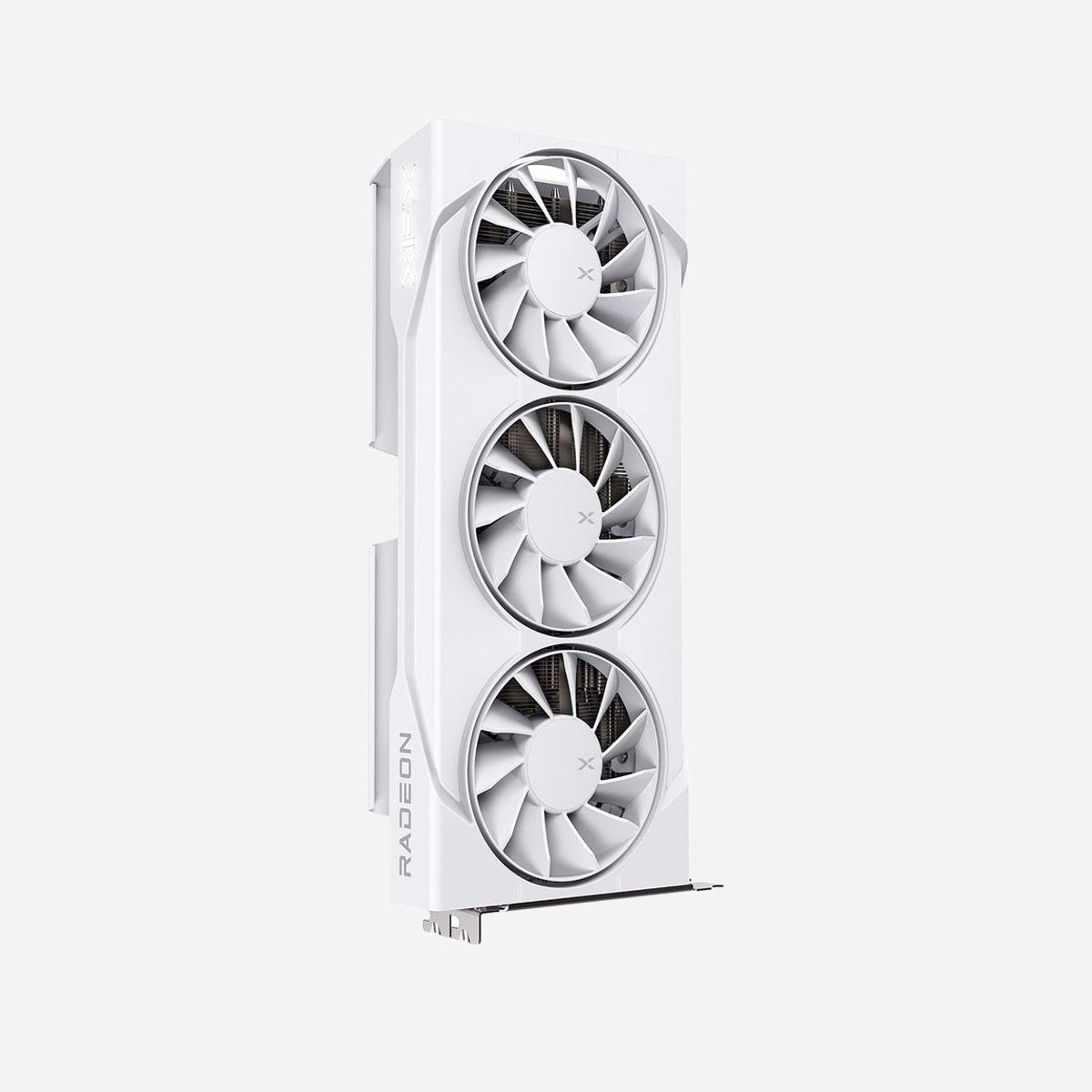 XFX Radeon RX 9060 XT 16GB GDDR6, 32 Unités de Calcul, Fréquence GPU 1900 MHz, Boost 3320 MHz, PCIe 5.0, 2x DisplayPort 2.1, HDMI 2.1, 3 Ventilateurs - XFX RX-96TS316W7. Processeur graphique famille: AMD, Processeur graphique: Radeon RX 9060 XT, Fréquence du processeur: 1900 MHz. Mémoire carte graphique distincte: 16 Go, Type de mémoire de l'adaptateur graphique: GDDR6, Mémoire Bus: 128 bit. Version DirectX: 12.0. Type d'interface: PCI Express x16 5.0. Type de refroidissement: Actif, Nombre de ventilateurs: 3 ventilateur(s)