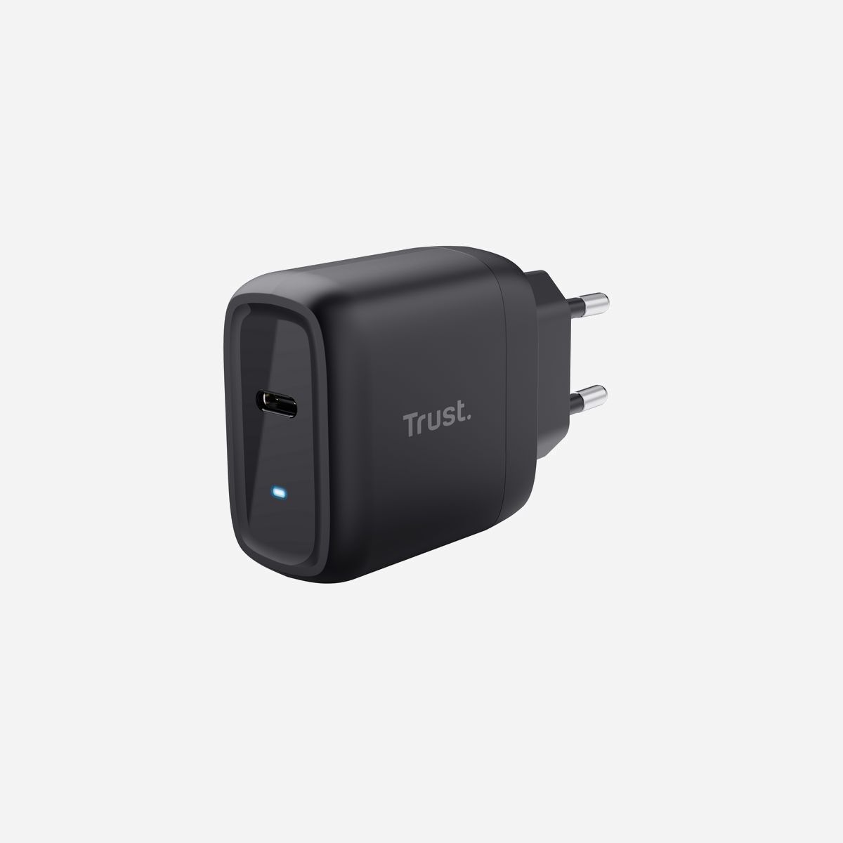 Trust Chargeur Secteur USB-C 45W Noir - Universel, USB Power Delivery 3.0, Câble USB-C 2m, 100-240V, Protections Surtension/Surchauffe/Surintensité - Chargeur compact USB-C 45 W avec câble USB-C de 2 m inclus<br><br><b>Vous avez la puissance</b><br>Votre téléphone n'a plus que 2 % de charge ? Rechargez-le en un rien de temps avec ce puissant chargeur USB-C de 45 W pour vous assurer d'avoir assez de puissance quelles que soient les occasions.<br><br><b>Génial et durable</b><br>Il n'y a de mieux pour un chargeur rapide qu'un chargeur qui est aussi durable ! Composé à 75 % de matériaux recyclés, le Maxo vous permet de recharger en toute tranquillité d'esprit. <br><br><b>Un chargeur universel</b><br>Si vous en avez assez d'avoir plusieurs chargeurs pour vos appareils, le Maxo est fait pour vous : compatible avec tout appareil doté d'une connexion USB-C, il peut charger votre smartphone, votre tablette ou votre ordinateur portable*, à vous de décider. <br><br><b>Installez-vous où vous voulez</b><br>Profitez de travailler depuis votre bureau, votre canapé ou votre lit grâce au câble USB-C du Maxo : extra long de 2 mètres, il vous donne la liberté et la flexibilité de vous brancher où vous le souhaitez.<br><br><b>Idéal à l'international</b><br>Les passionnés de voyage trouveront dans le Maxo le compagnon idéal grâce à sa compatibilité avec les différentes tensions électriques aux prises de courant partout dans le monde. <br><br><b>Les meilleures choses arrivent en petit format</b><br>Oubliez les chargeurs encombrants et découvrez le Maxo, un chargeur compact et épuré spécialement conçu pour offrir une puissance de sortie plus élevée dans un format de poche.