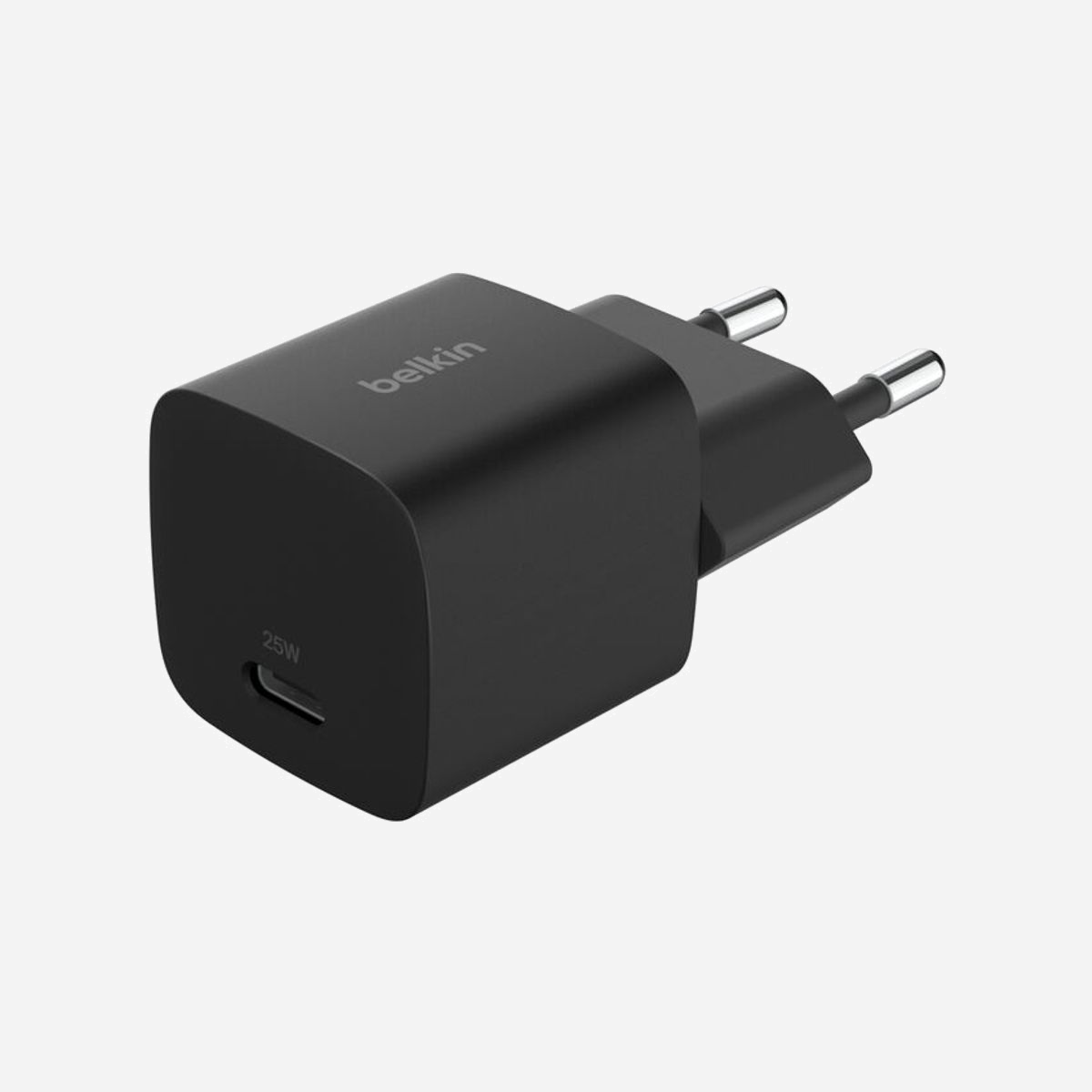 Belkin BoostCharge WCA012KQBK - Chargeur Secteur USB-C Power Delivery 3.1 25W Noir - Compatible Smartphones, Tablettes, Consoles Portables - Profitez d'une recharge sécurisée et d'un produit à prix abordable avec notre chargeur secteur compact. Il vous offre une puissance de 25 W pour recharger rapidement et de façon optimale votre nouvel iPhone, Samsung ou autre accessoire USB-C®. Ses fiches pliables le rendent pratique pour les voyages. Sa certification USB-C PD 3.1 vous permet de recharger rapidement vos appareils Apple, Google, tablettes et autres accessoires compatibles avec Power Delivery.<br><br><b>Composants élaborés avec minutie.</b><br>Nous avons à cœur de proposer des produits au design avant-gardiste, ce qui implique un processus de 18 mois avant le lancement des produits : étude de marché, développement de produits, et création d'un planning précis.<br><br><b>Performance inégalée.</b><br>Nous sommes fiers d'être les premiers à avoir lancé des produits USB-C en 2015. En tant que marque leader, nous avons proposé des produits intégrant des technologies innovantes comme Qi2, MagSafe, GaN, USB-C, PD, PPS, DockKit et USB4.<br><br><b>Gamme de produits sécurisés</b><br>Votre sécurité fait partie de nos priorités et c'est la raison pour laquelle nous avons mis en place plus de 239 tests de sécurité. Nous mettons tout en oeuvre pour vous garantir des produits sécurisés et fiables dotés de fonctions de protection contre la surchauffe, la surcharge, etc.