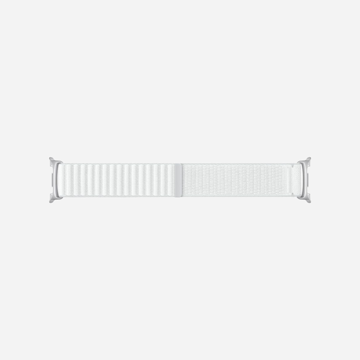 Bracelet Samsung ET-SVL33LWEGEU Blanc Taille M/L en Nylon Tissé pour Galaxy Watch8 | Watch8 Classic avec Attache Rapide - Sentez la douceur sur votre poignet<br>Confectionné en partie de matériaux recyclés post-consommation, le bracelet confort associe un nylon respirant à une fermeture velcro ajustable pour un maintien parfait.<br>Sa texture douce et aérée épouse le poignet avec délicatesse, offrant une sensation agréable tout au long de la journée — comme de la nuit.<br>Assez léger pour se faire oublier, assez confortable pour vous suivre dans toutes vos activités, même pendant le sommeil ou leffort.<br><br>Repos assuré, confort maîtrisé<br>Un bracelet qui sait se faire oublier tout en vous apportant le confort dont vous avez besoin. Idéal aussi bien pour le sommeil que pour l'effort.<br><br>Système d'attache dynamique<br>Plus besoin de tutoriel complexe ! Changez de bracelet très simplement en un clic, grâce au nouveau système d'attache dynamique. En plus de vous assurer un ajustement parfait, il vous permet de changer rapidement de bracelet suivant vos envies.