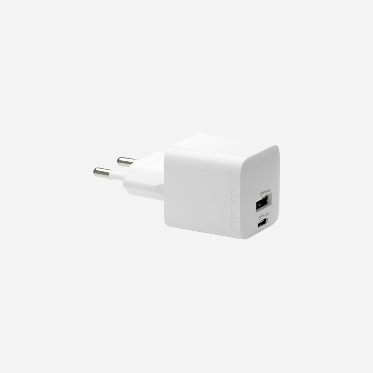 dbramante1928 CH18EUWH7095 Chargeur Secteur Universel 25W Max - 1x USB 2.0, 1x USB-C - Intérieur - 110-240V - Blanc - Certifié CE/FCC/RoHS - dbramante1928 CH18EUWH7095. Type de chargeur: Intérieure, Type de source d'alimentation: Secteur, Compatibilité de chargeur: Universel. Tension d'entrée: 110 - 240 V. Quantité de Ports USB 2.0: 1, Quantité de ports USB de type C: 1. Couleur du produit: Blanc