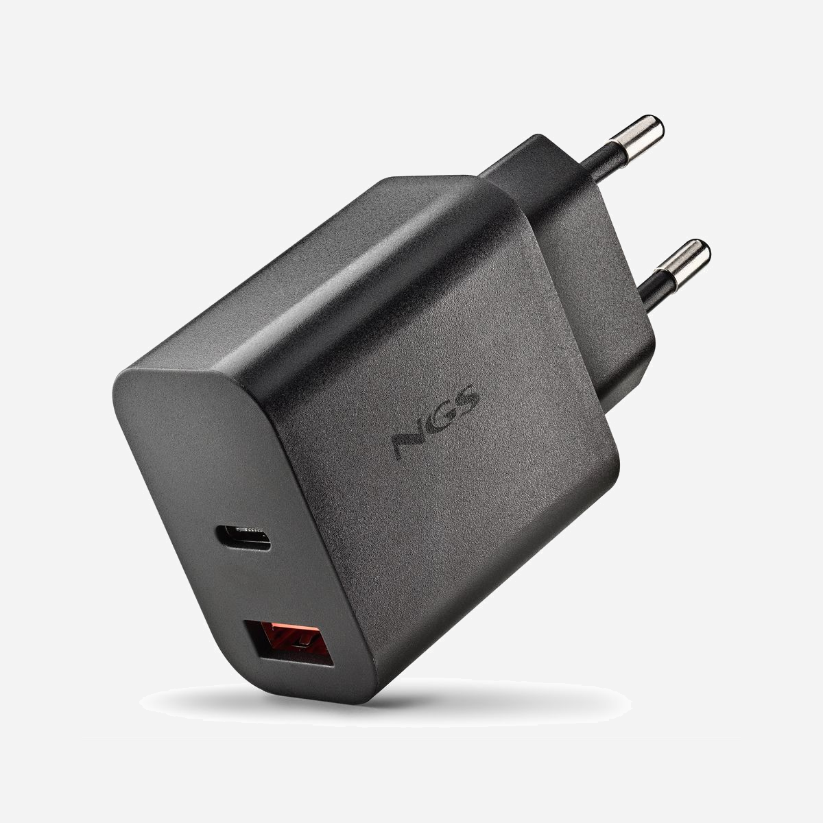 NGS Chargeur Secteur Universel 20W Noir - USB-A 2.0 + USB-C, Power Delivery, PPS, Quick Charge 3.0, GaN, 100-240V, Sortie 5V/9V/12V - NGS ERA 20W BLACK. Type de chargeur: Intérieure, Type de source d'alimentation: Secteur, Compatibilité de chargeur: Universel. Tension d'entrée: 100 - 240 V, Tension de sortie (max): 12 V. Quantité de Ports USB 2.0: 1, Quantité de ports USB de type C: 1, Charge rapide. Couleur du produit: Noir
